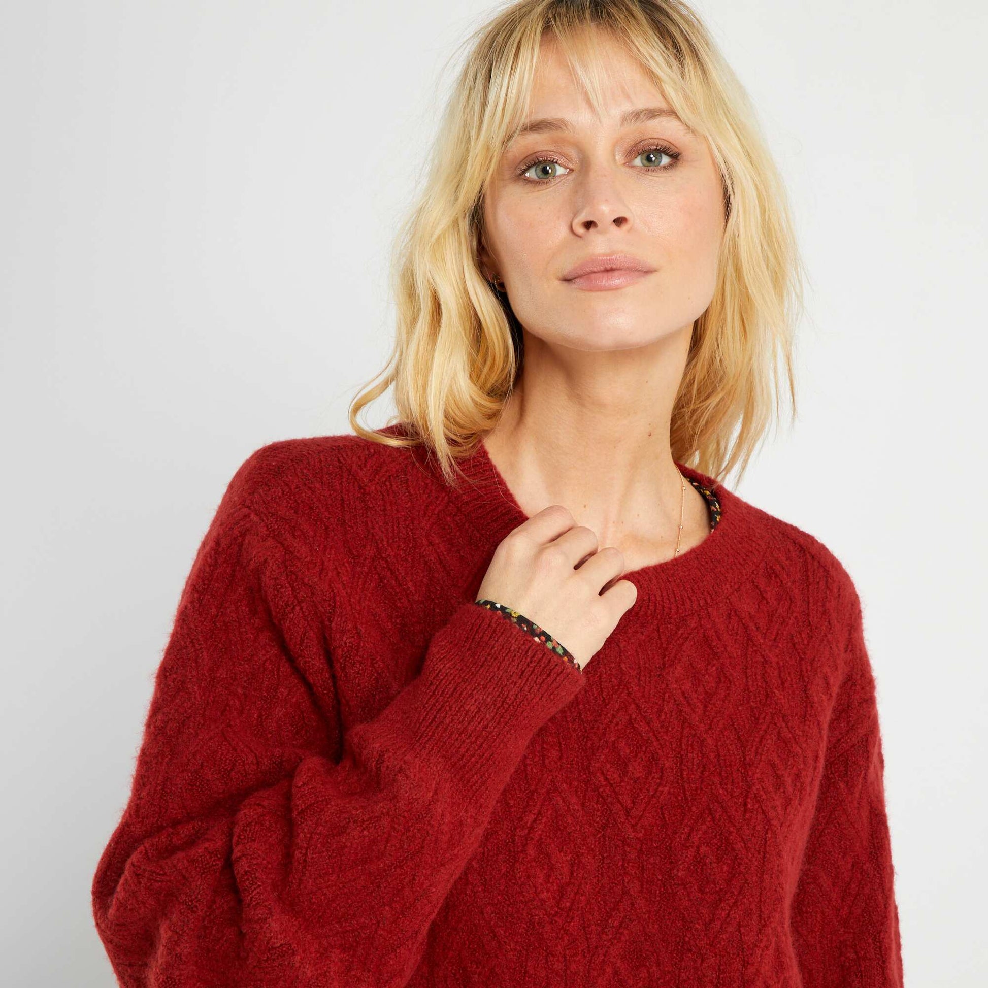 Pull en maille torsad e rouge