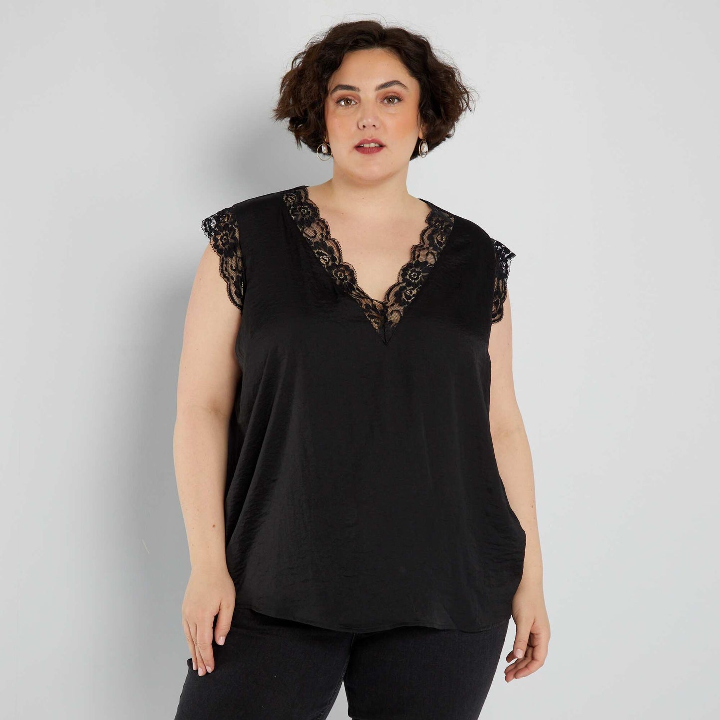 Blouse encolure V avec dentelle noir