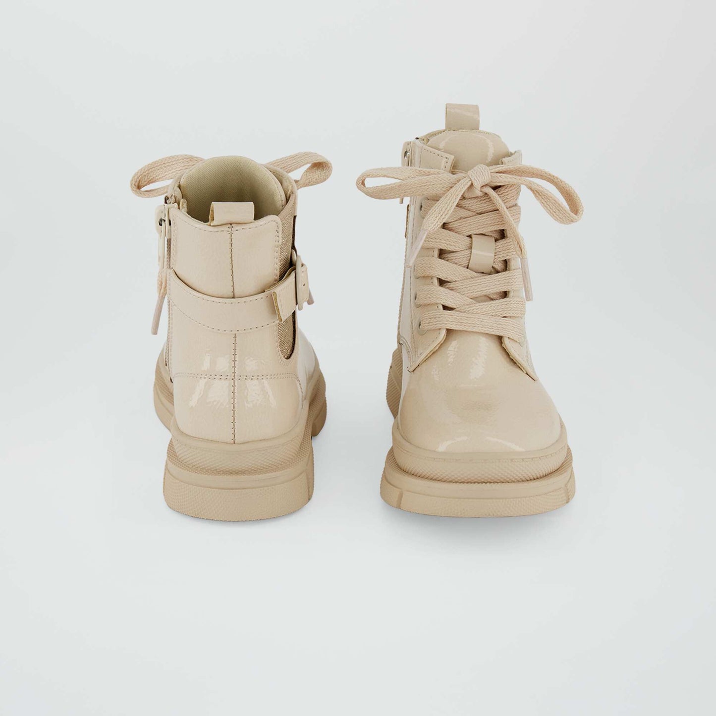 Boots   lacets et semelles crant es Beige