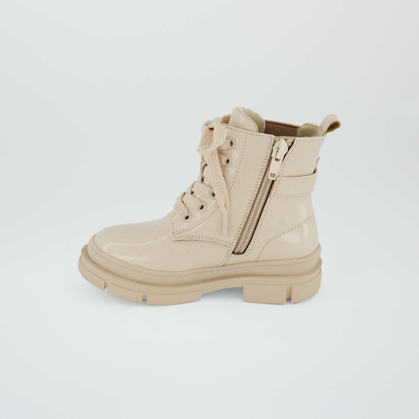 Boots   lacets et semelles crant es Beige