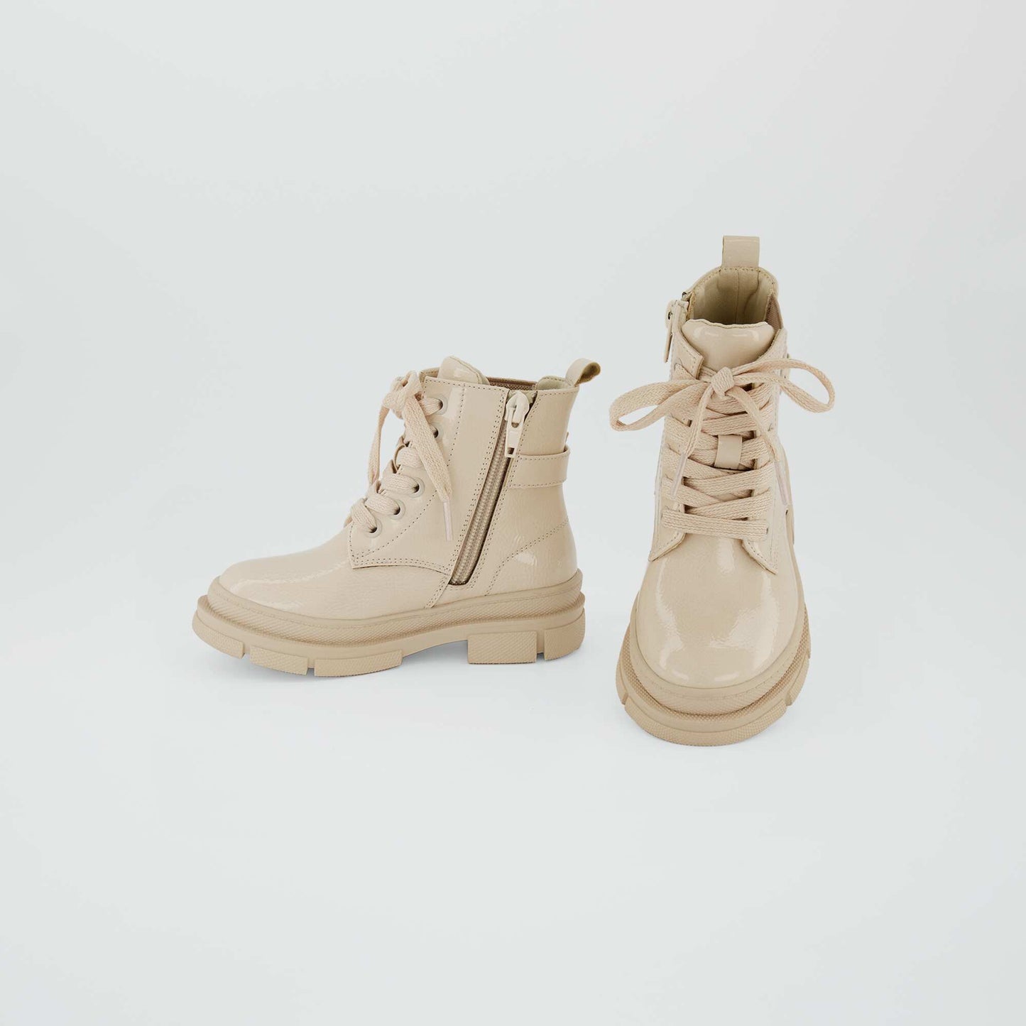 Boots   lacets et semelles crant es Beige