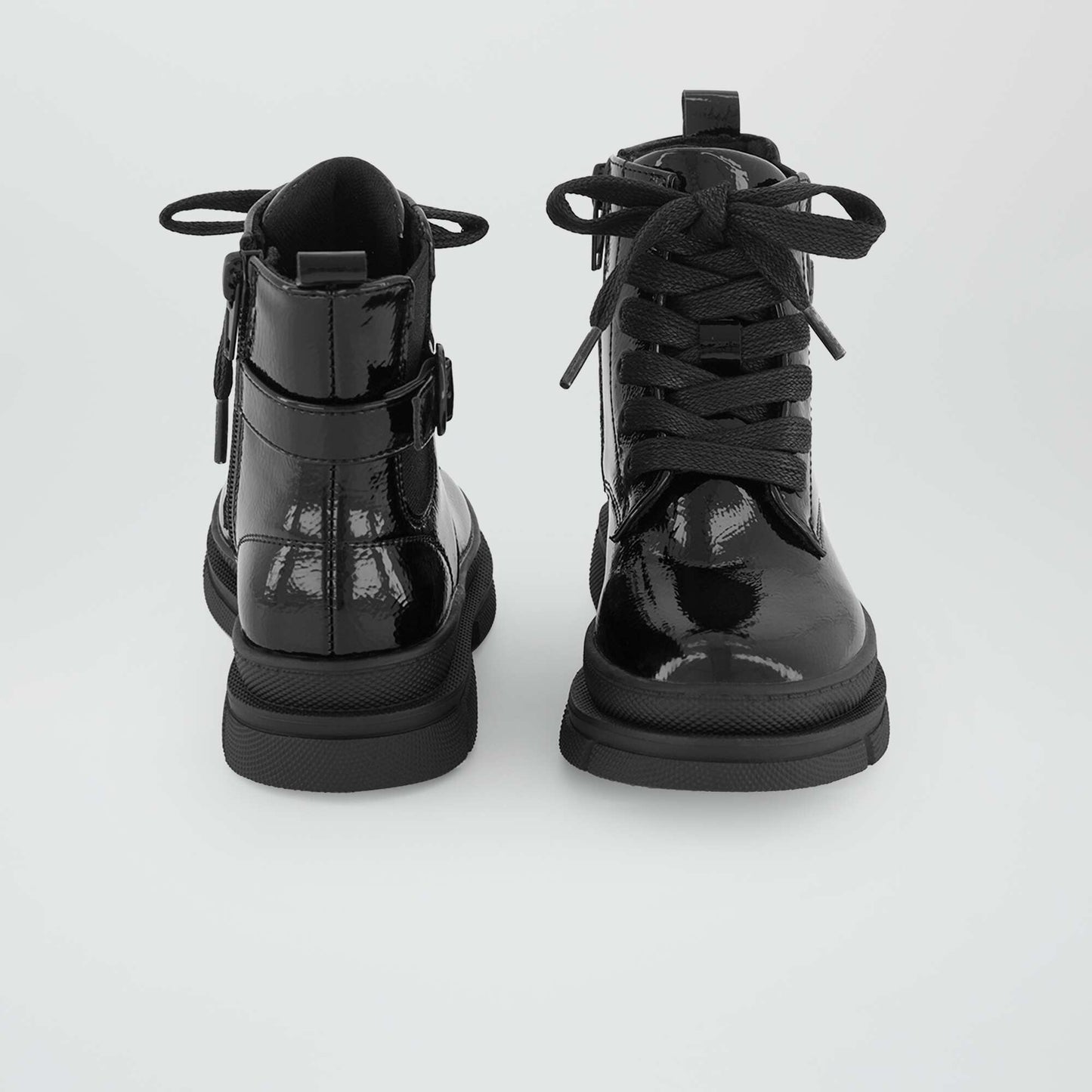 Boots lacets et semelles crant es noir