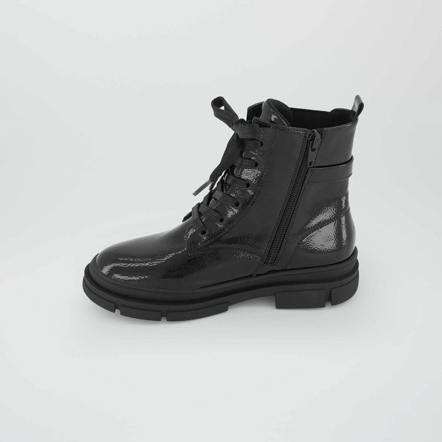 Boots lacets et semelles crant es noir