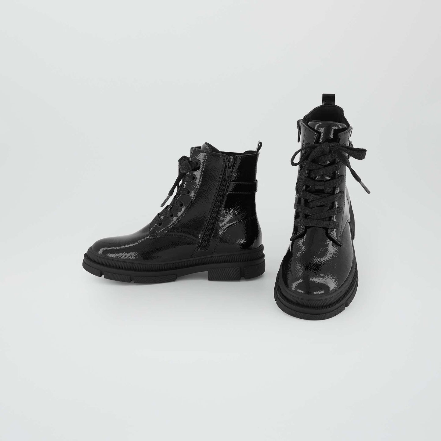 Boots lacets et semelles crant es noir