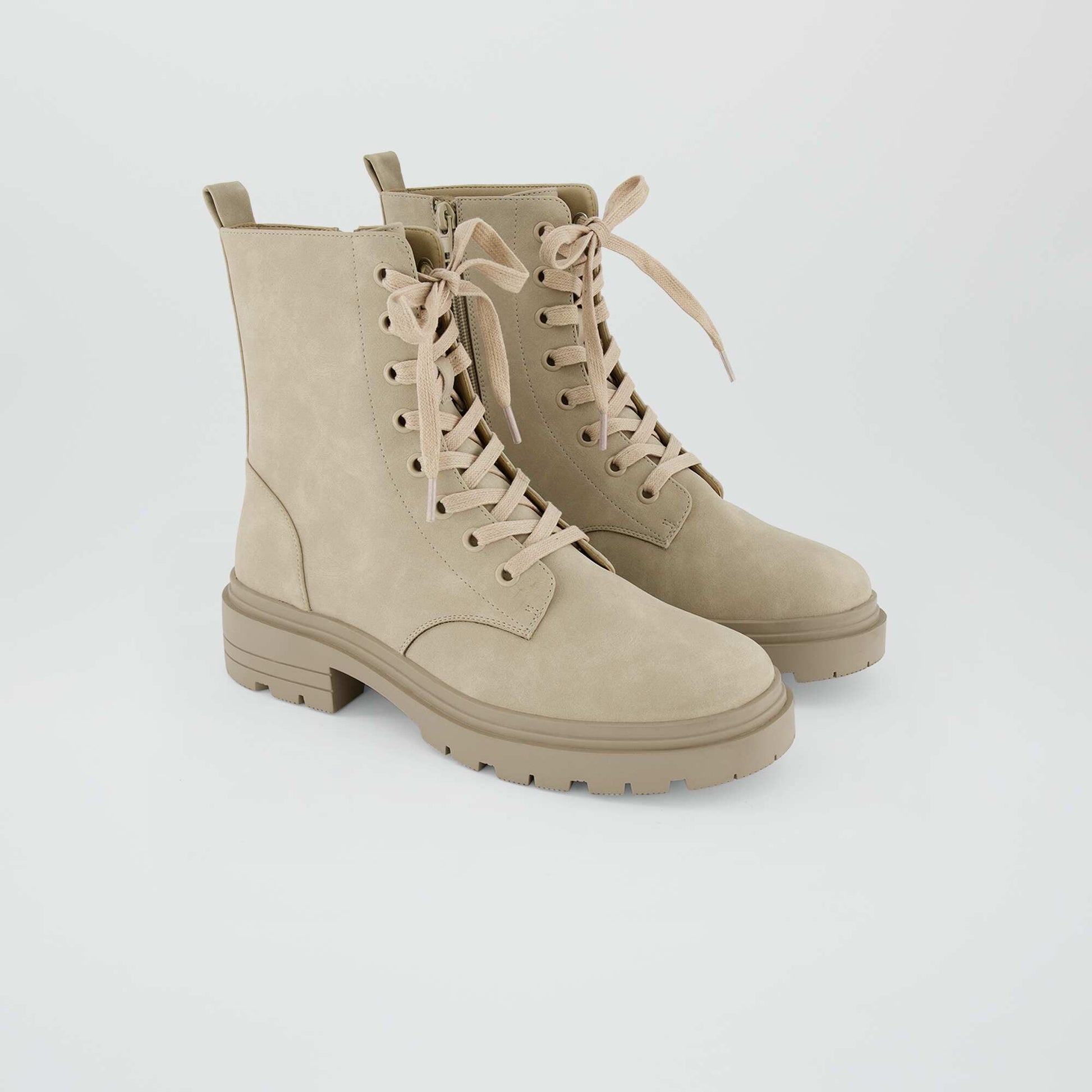 Boots lacets en suedine Beige
