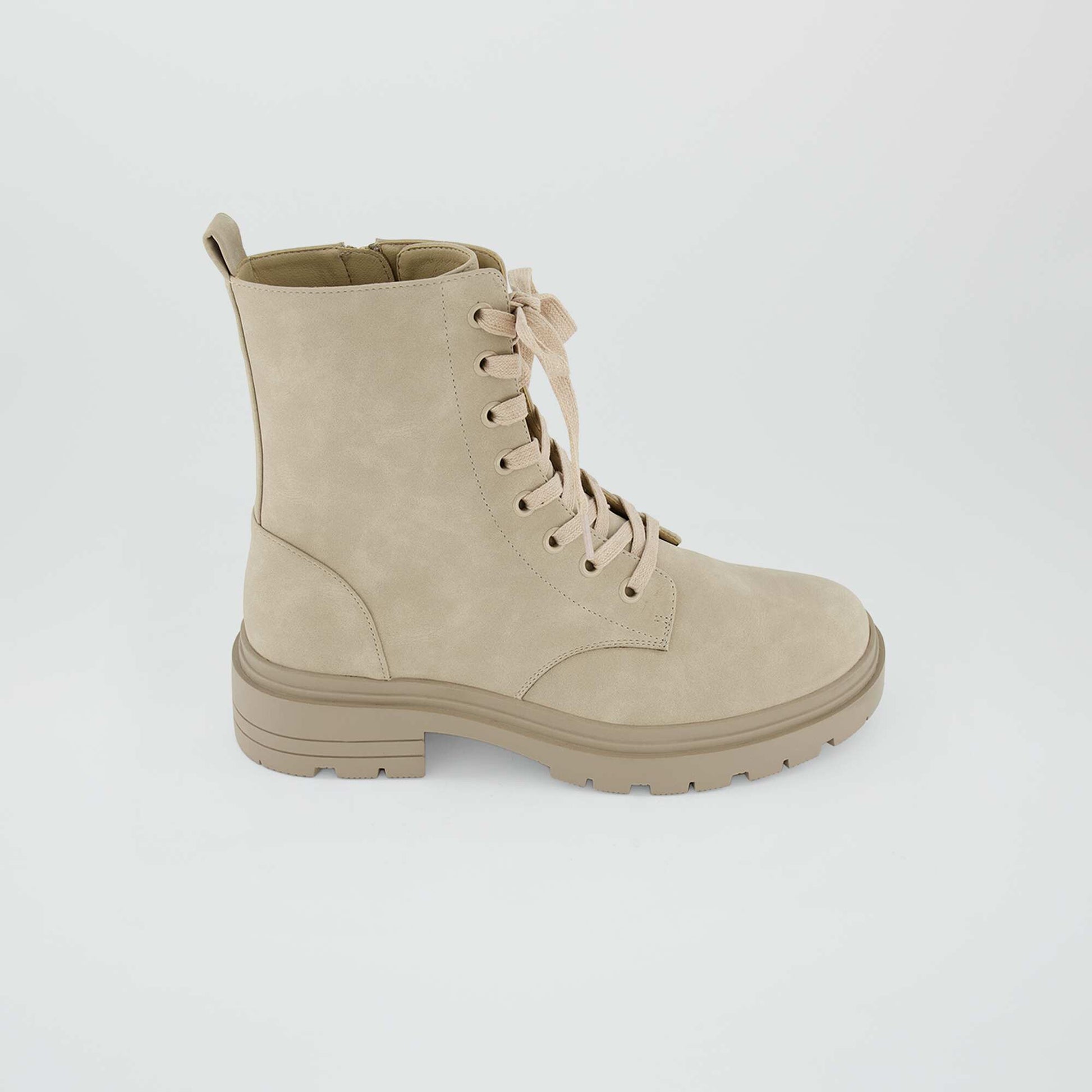 Boots lacets en suedine Beige