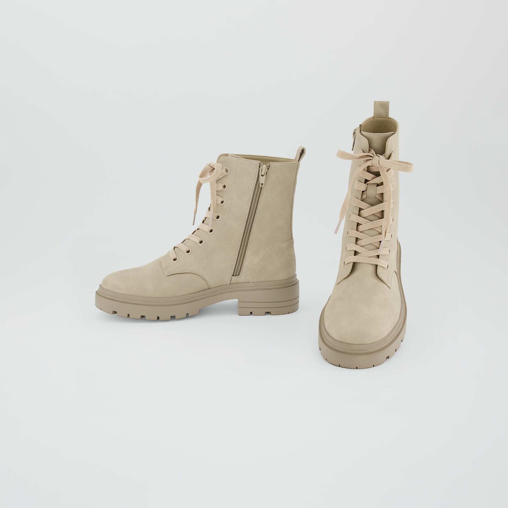 Boots lacets en suedine Beige