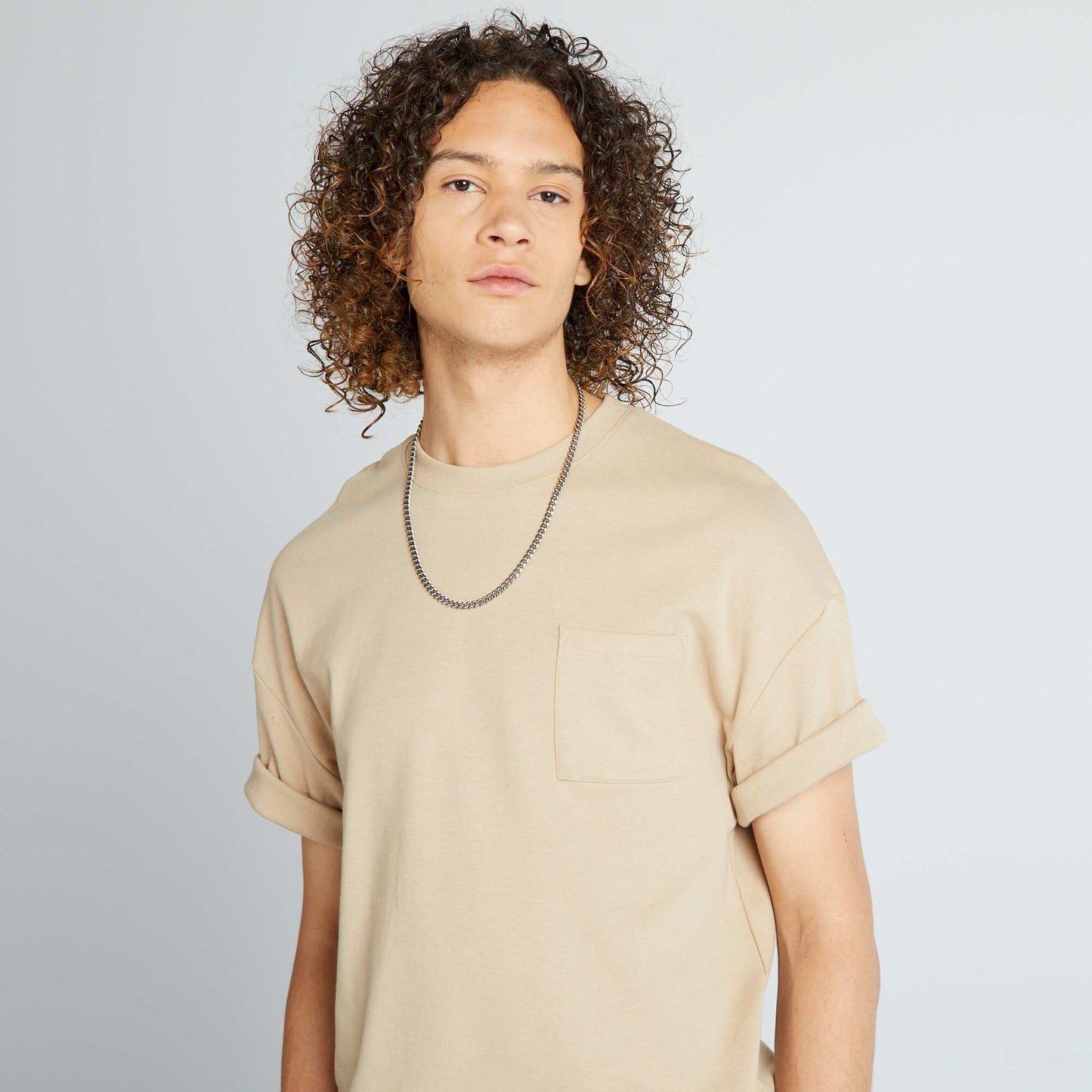 T-shirt col rond avec poche poitrine Beige