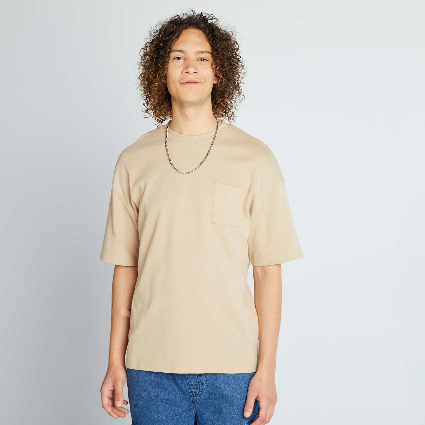 T-shirt col rond avec poche poitrine Beige