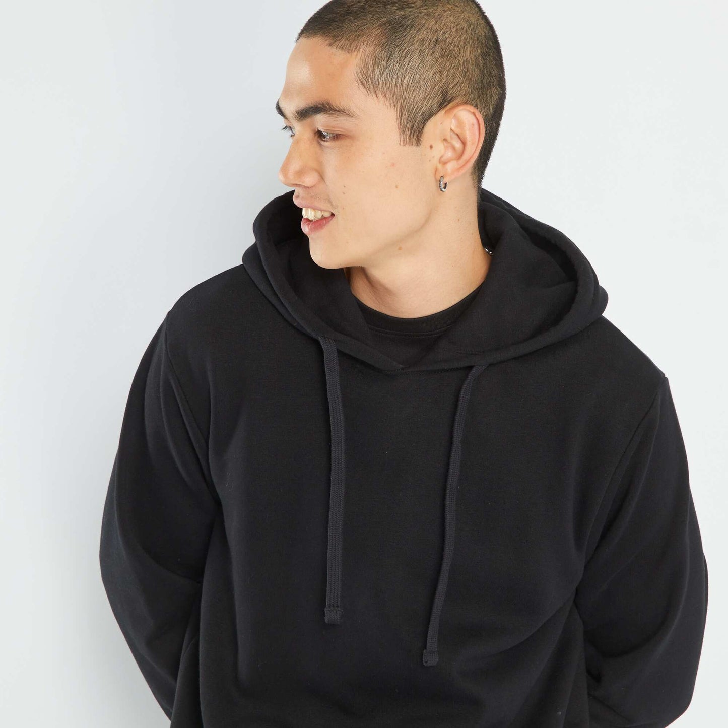 Sweat capuche avec poche kangourou noir