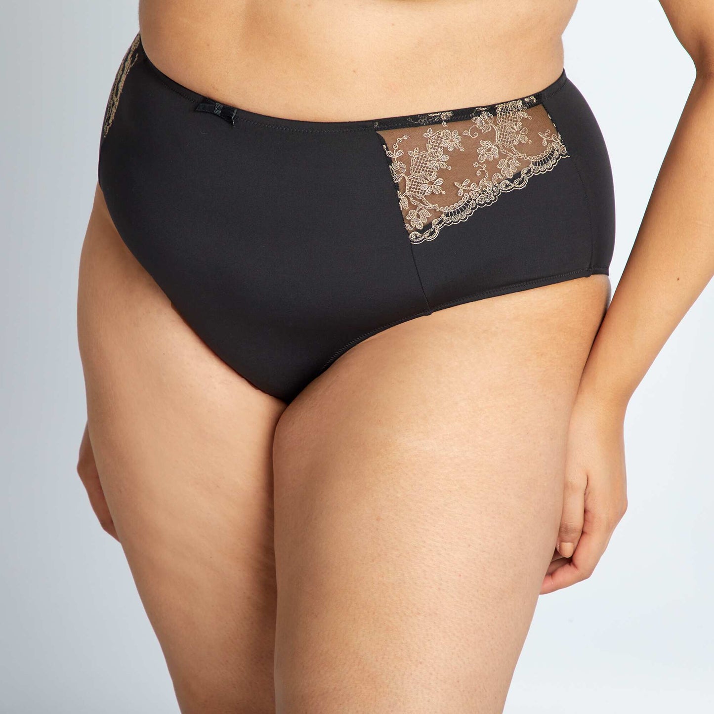 Culotte en dentelle tiss e noir