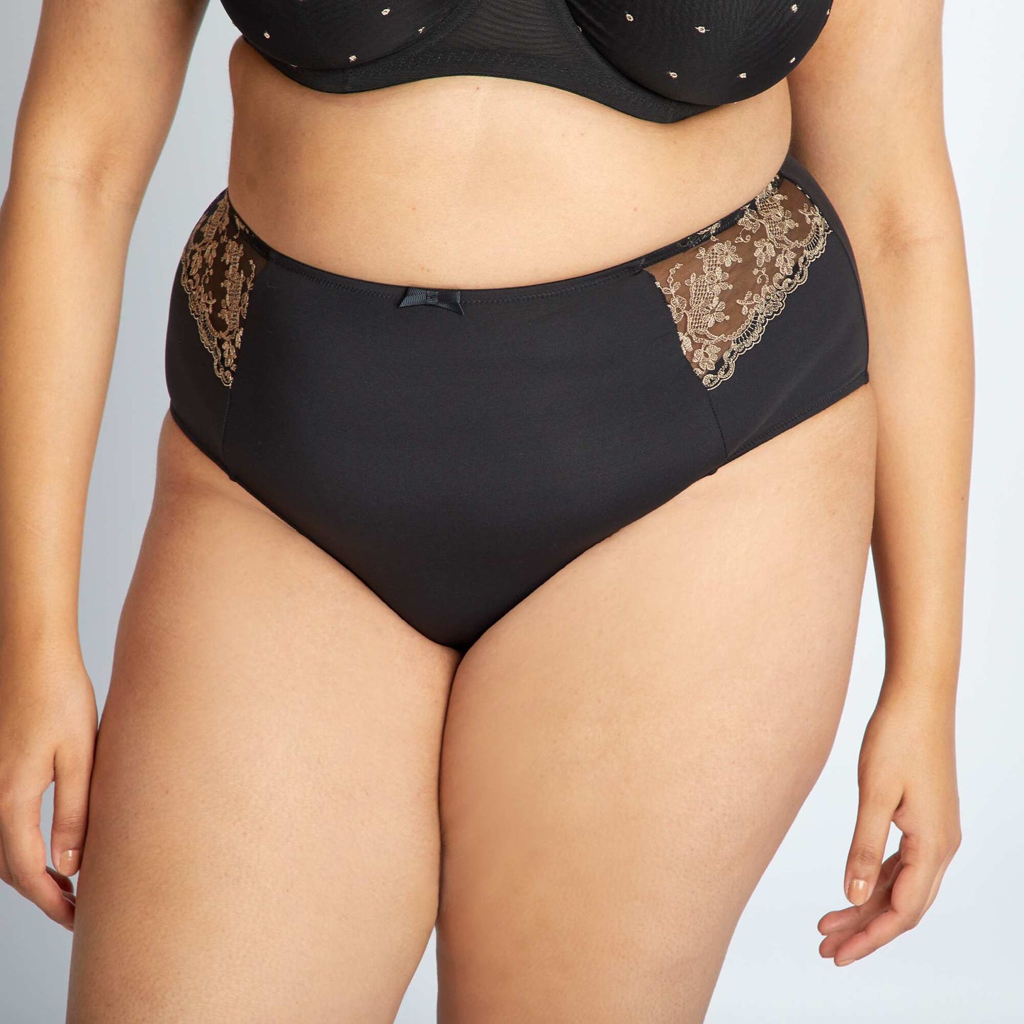 Culotte en dentelle tiss e noir