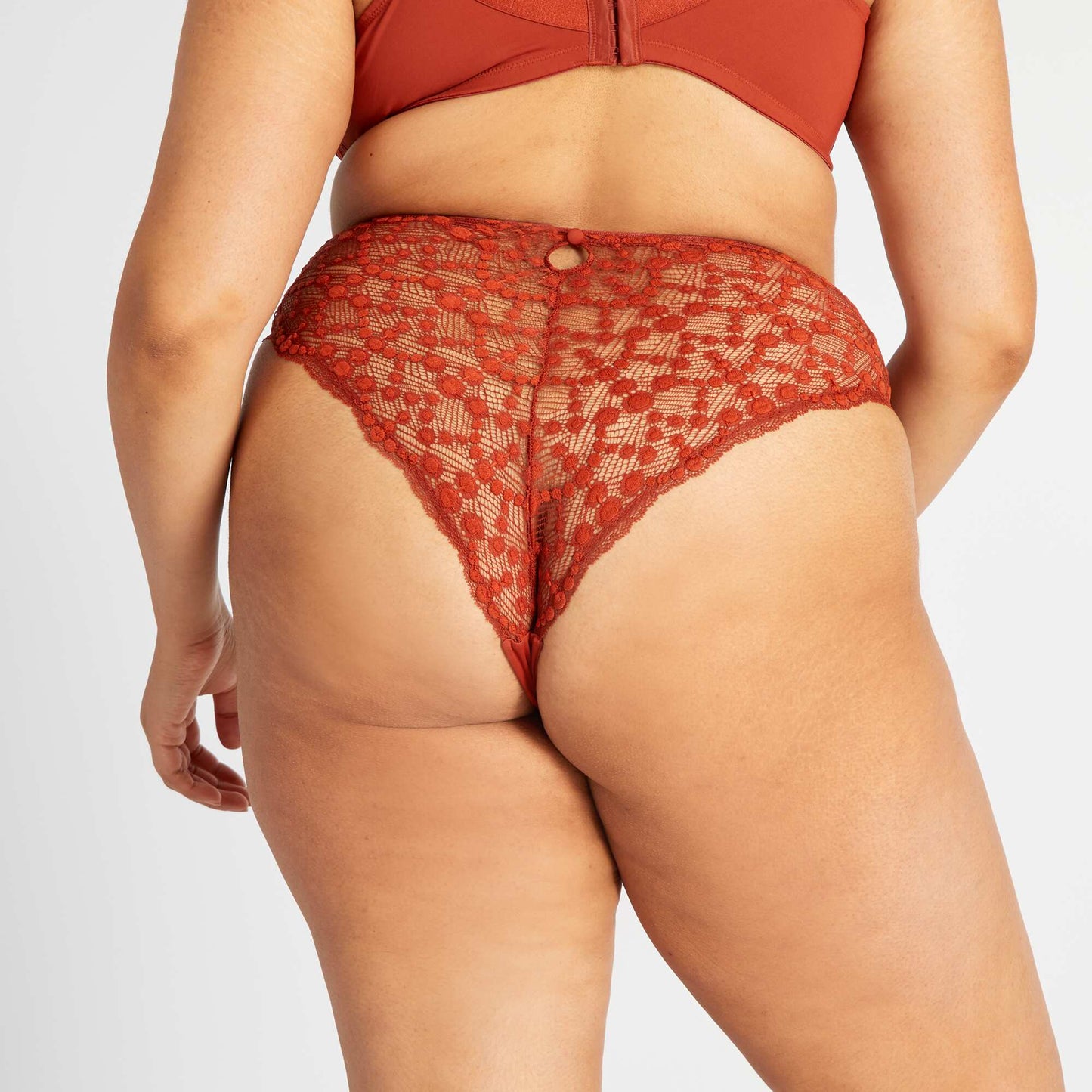 Tanga en dentelle fantaisie Rouge corail