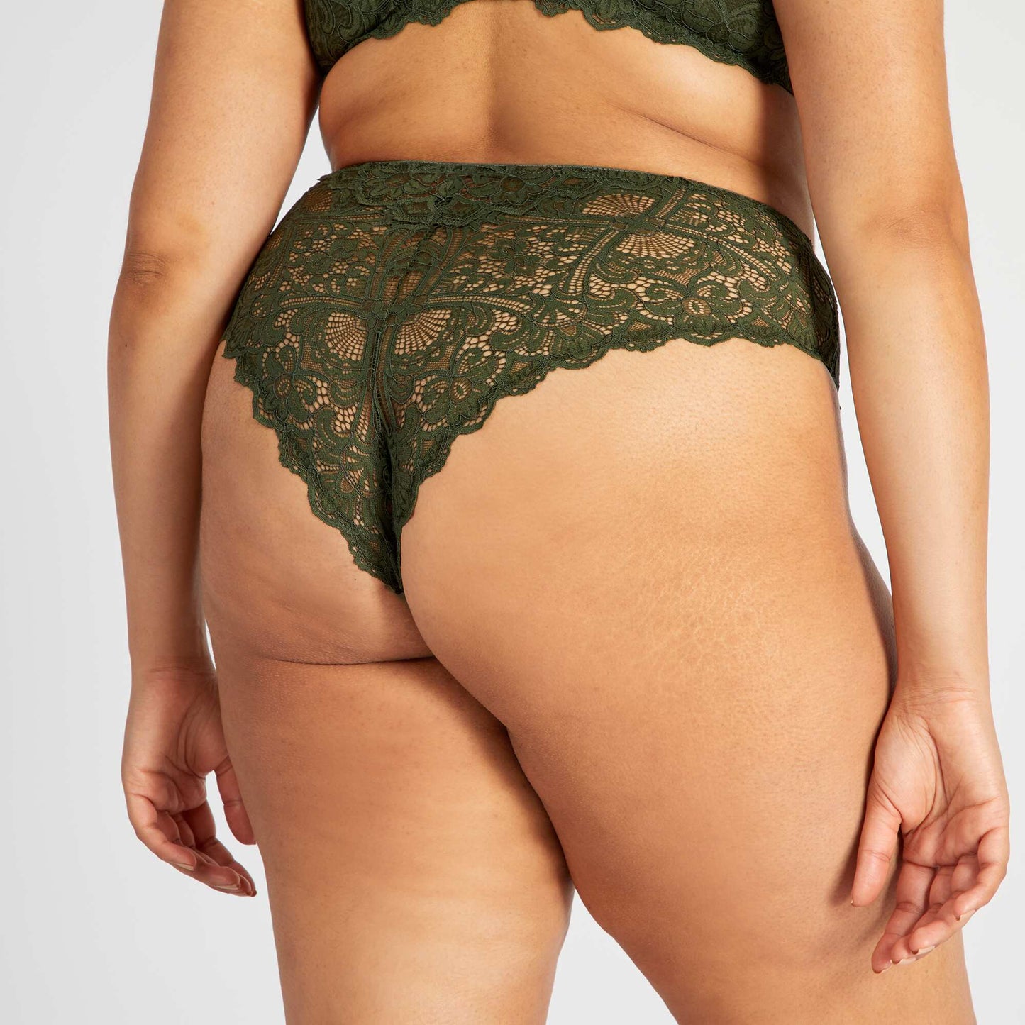 Tanga en dentelle arabesque Kaki