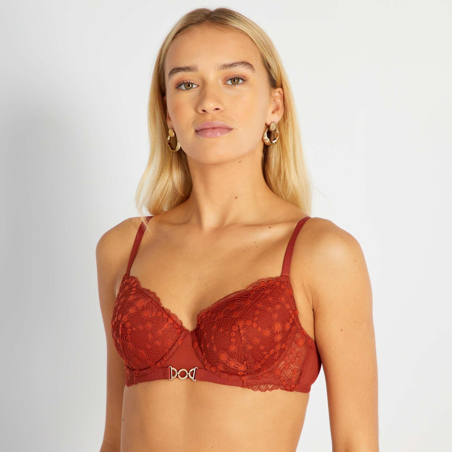 Soutien-gorge dentelle corbeille plongeant Rouge