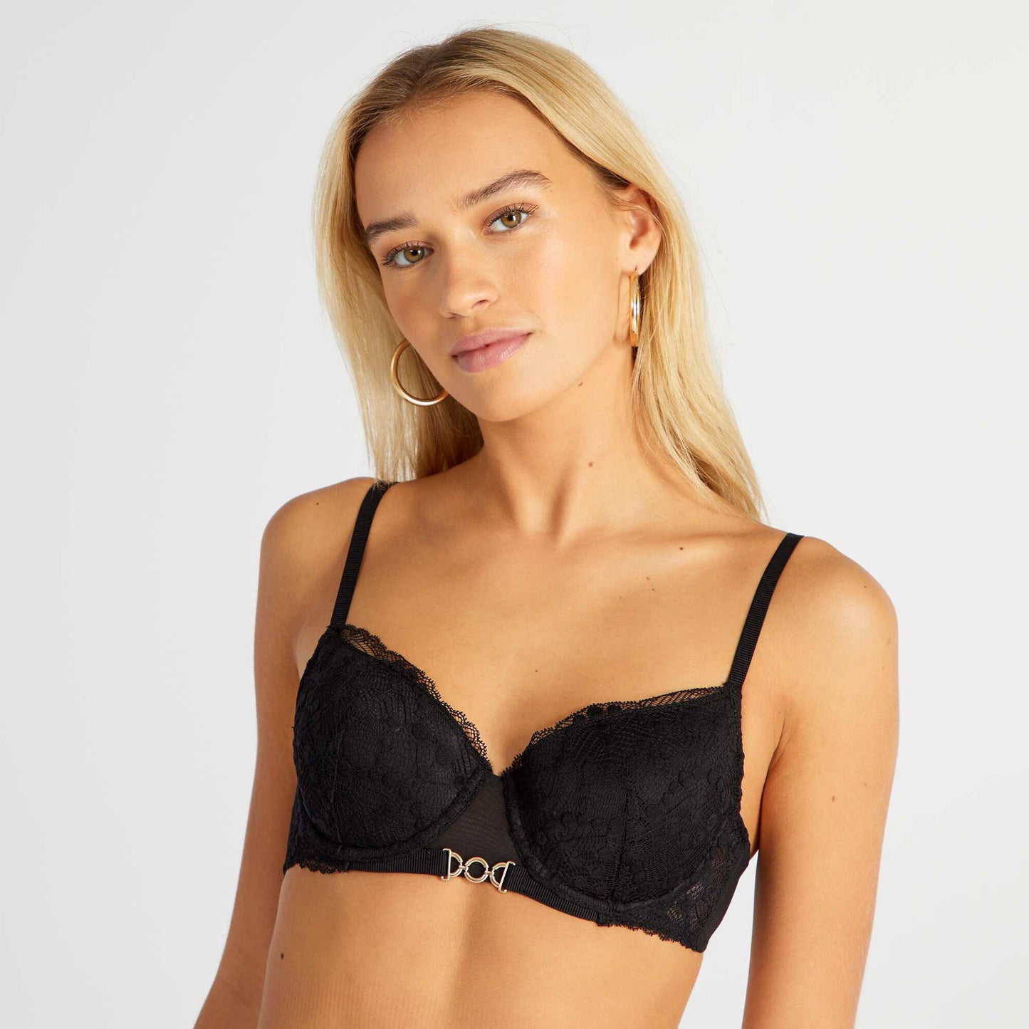 Soutien-gorge dentelle corbeille plongeant noir