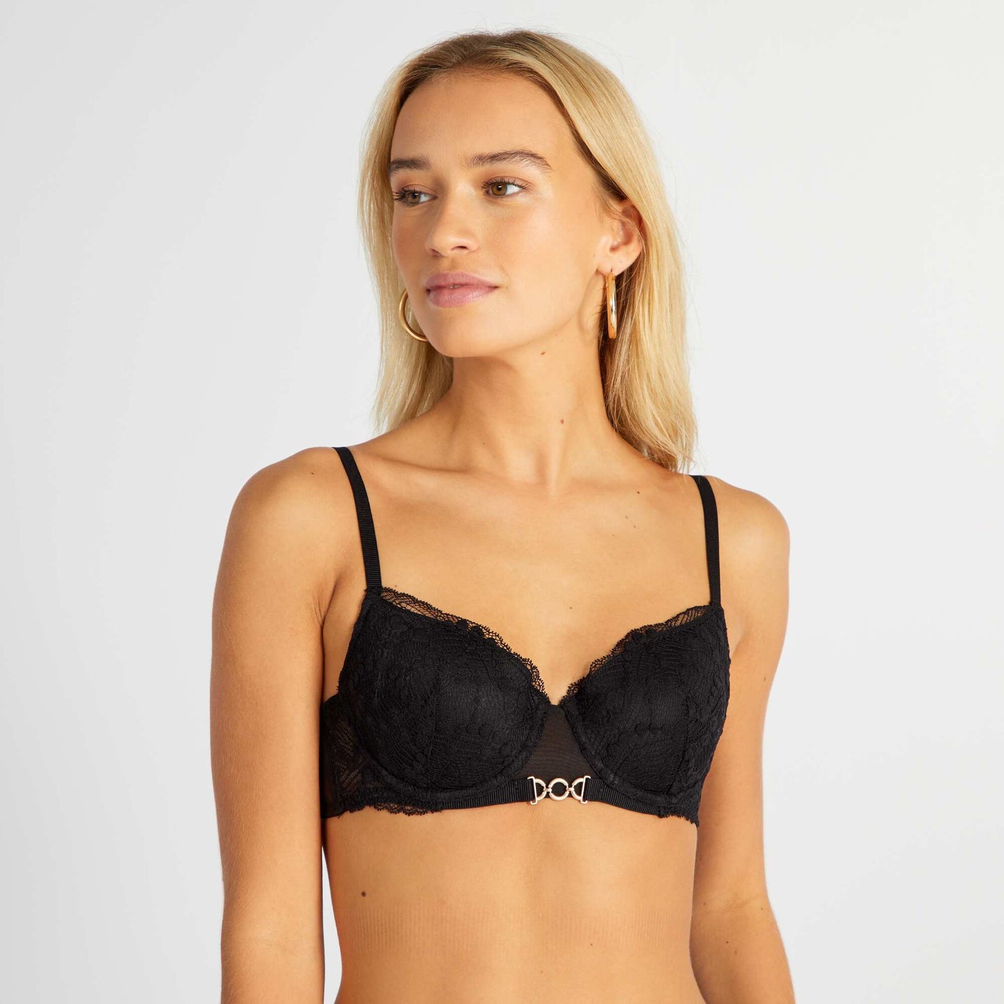 Soutien-gorge dentelle corbeille plongeant noir