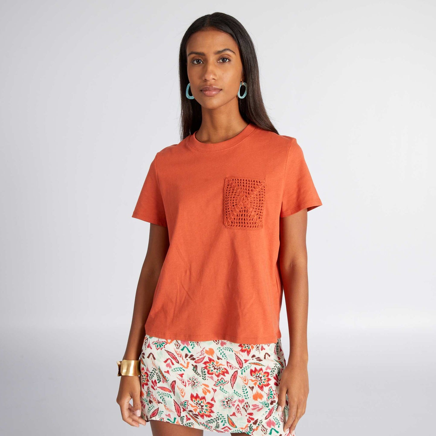 T-shirt manches courtes avec poche en maille crochet orange