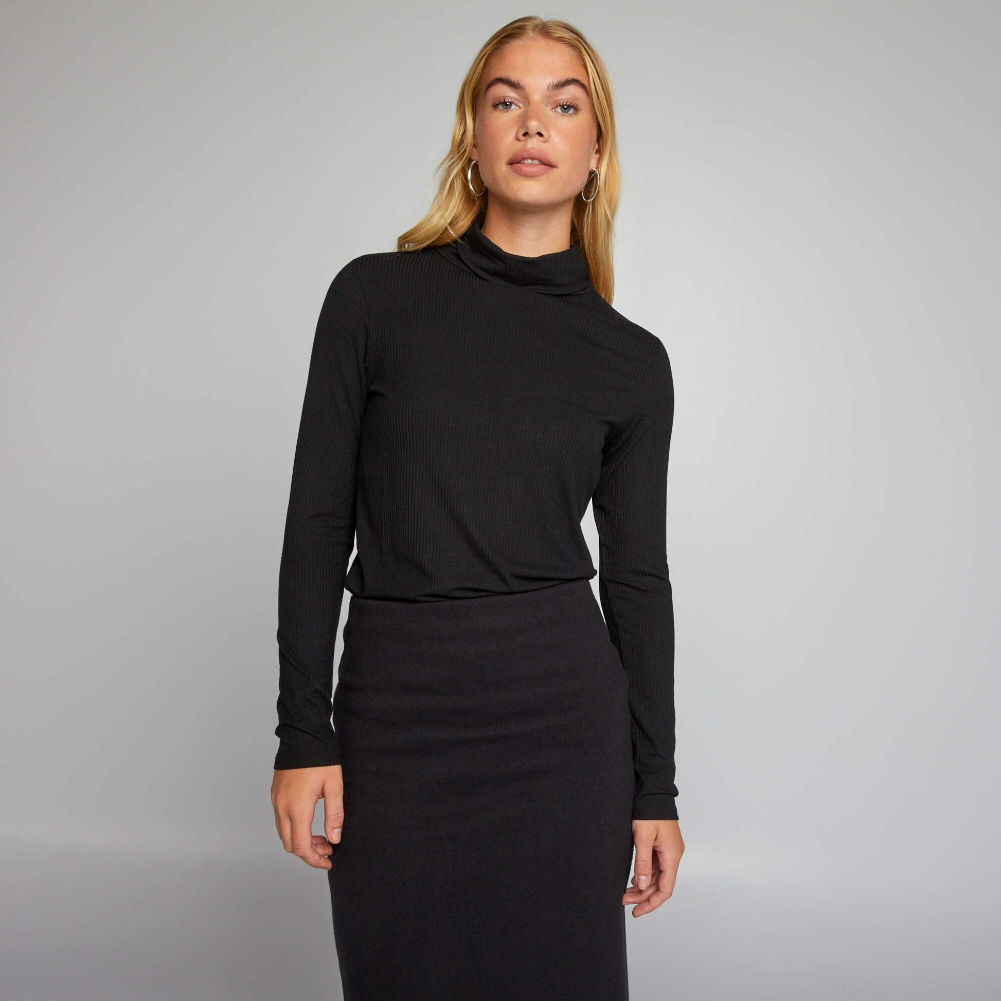 Tee-shirt c tel col roul noir