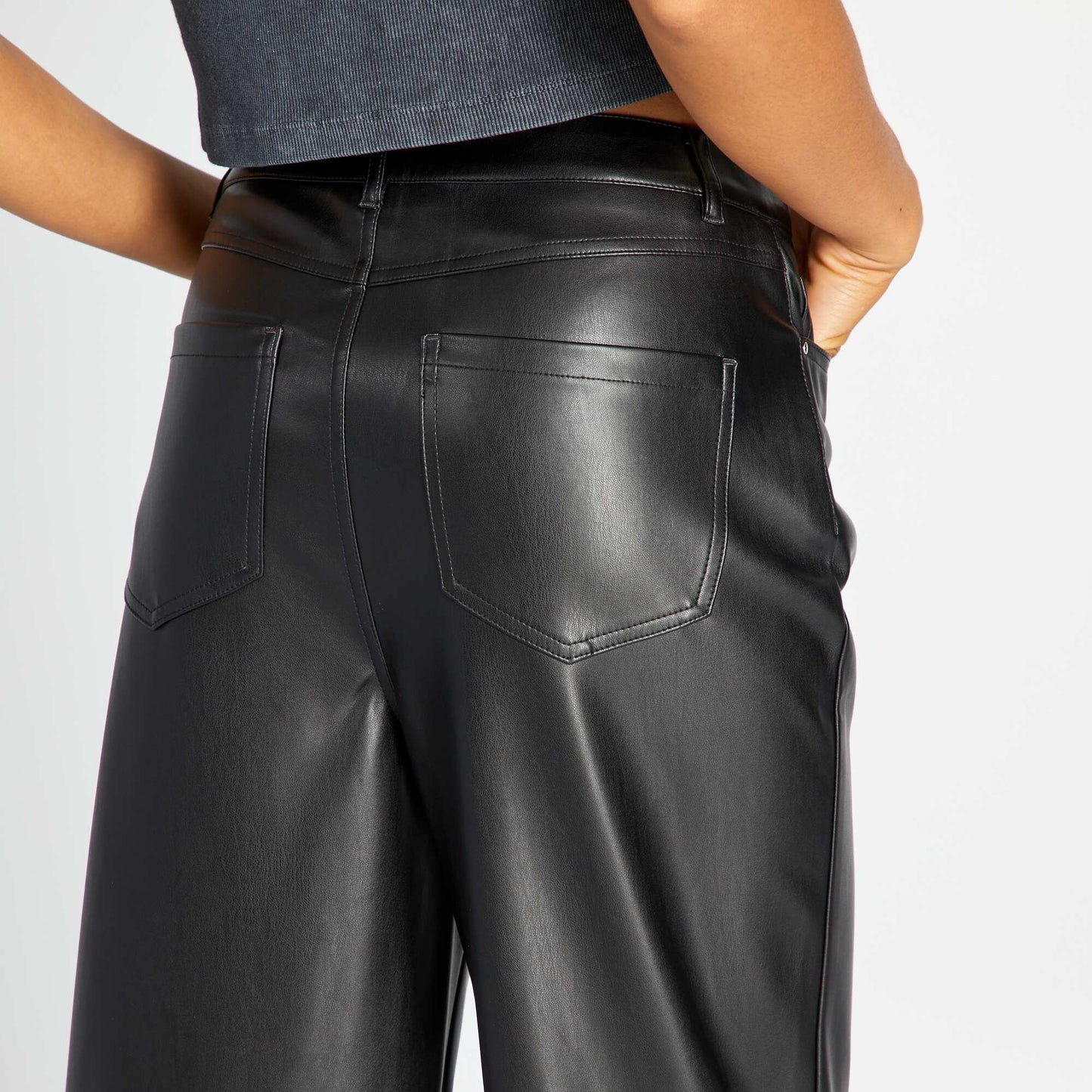 Pantalon en simili noir