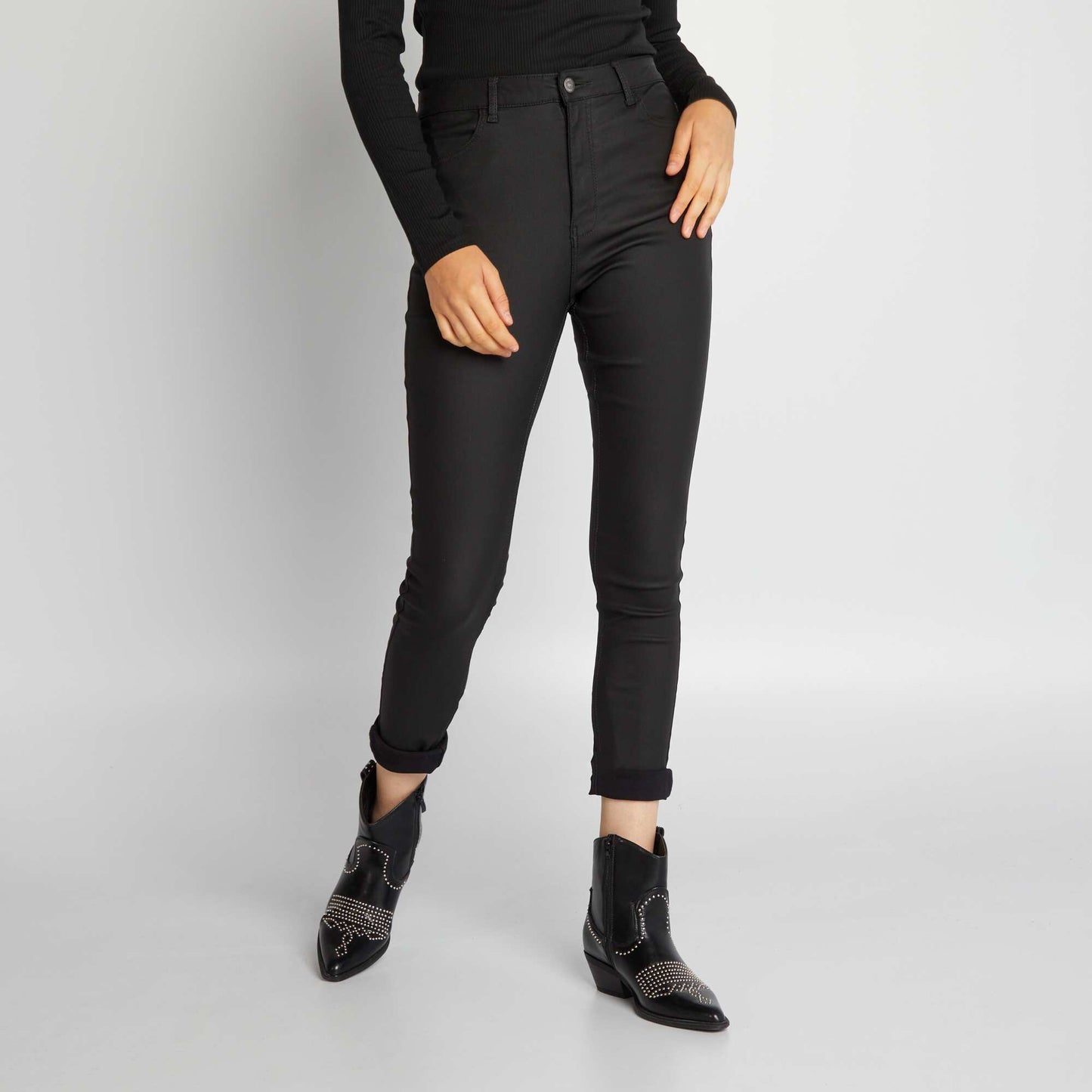 Jean skinny fit / coupe tr s ajust e noir