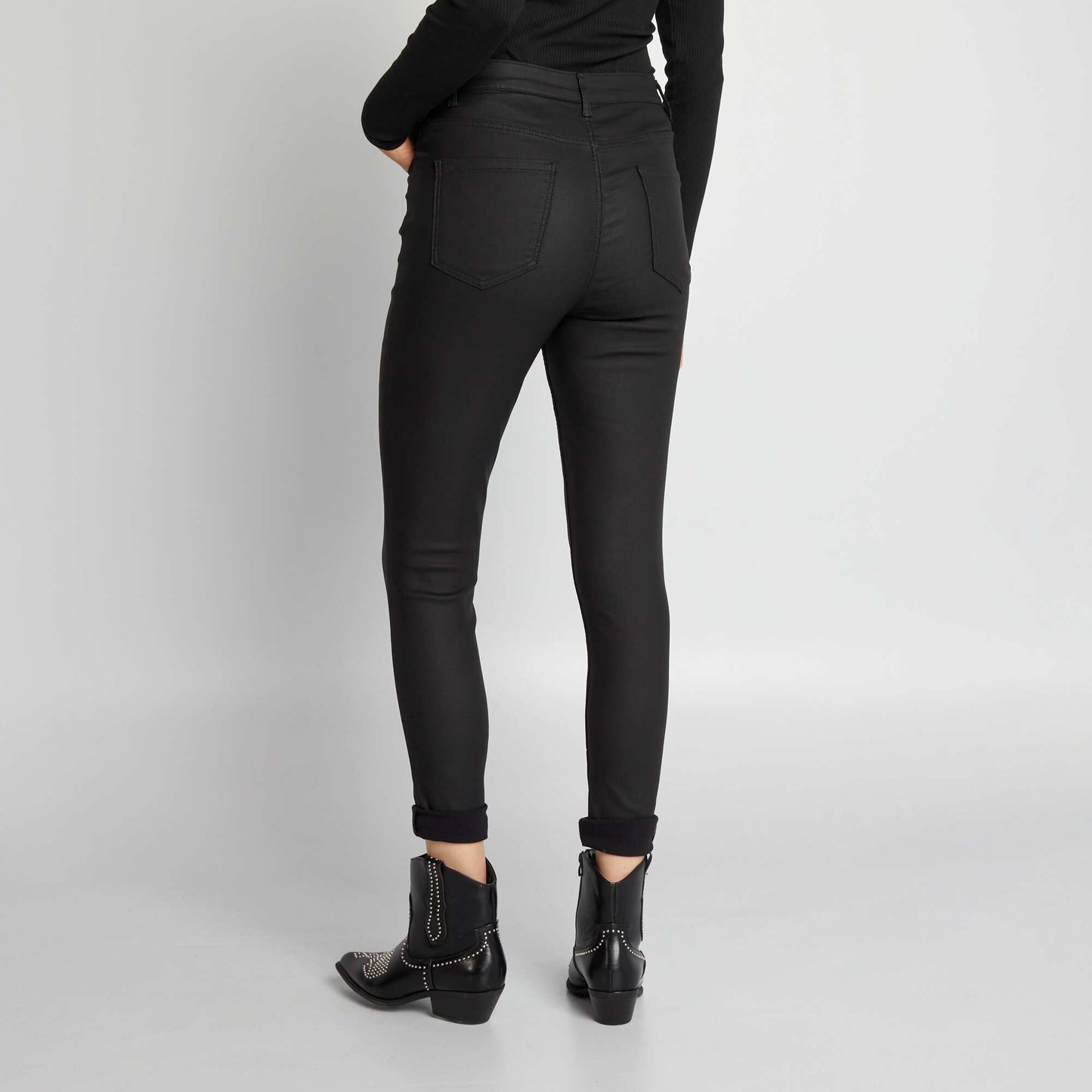 Jean skinny fit / coupe tr s ajust e noir