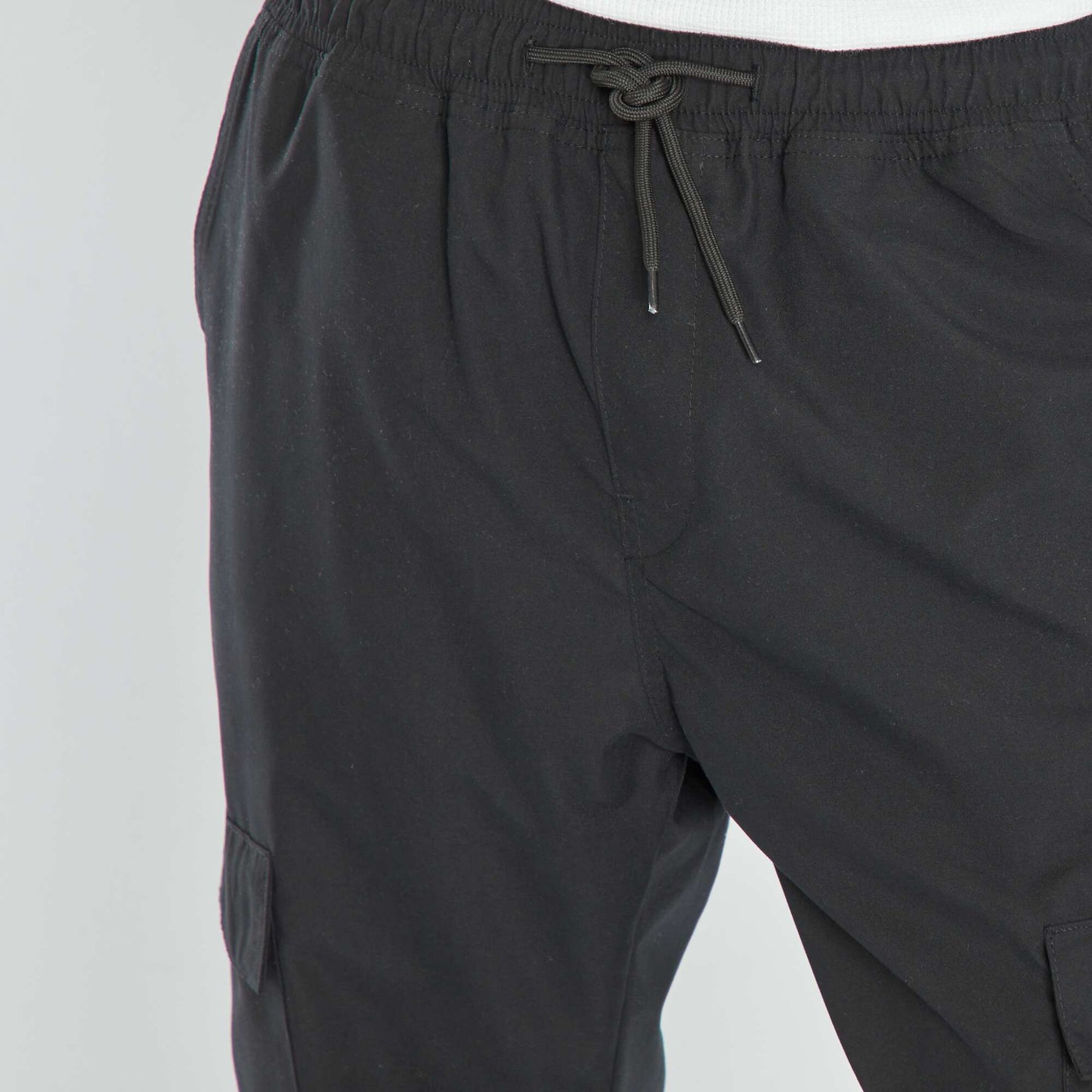 Pantalon droit avec poches cargos noir