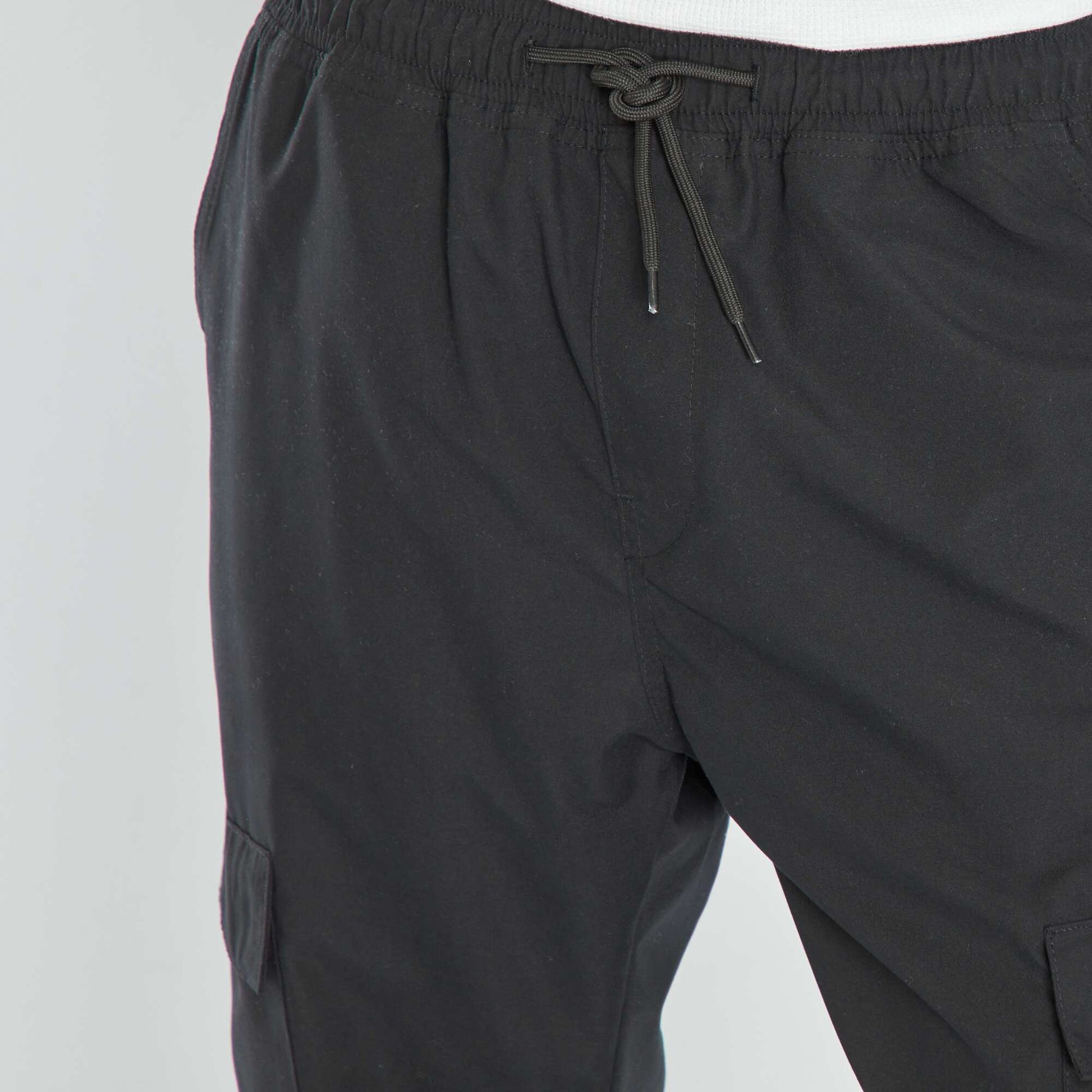 Pantalon droit avec poches cargos noir