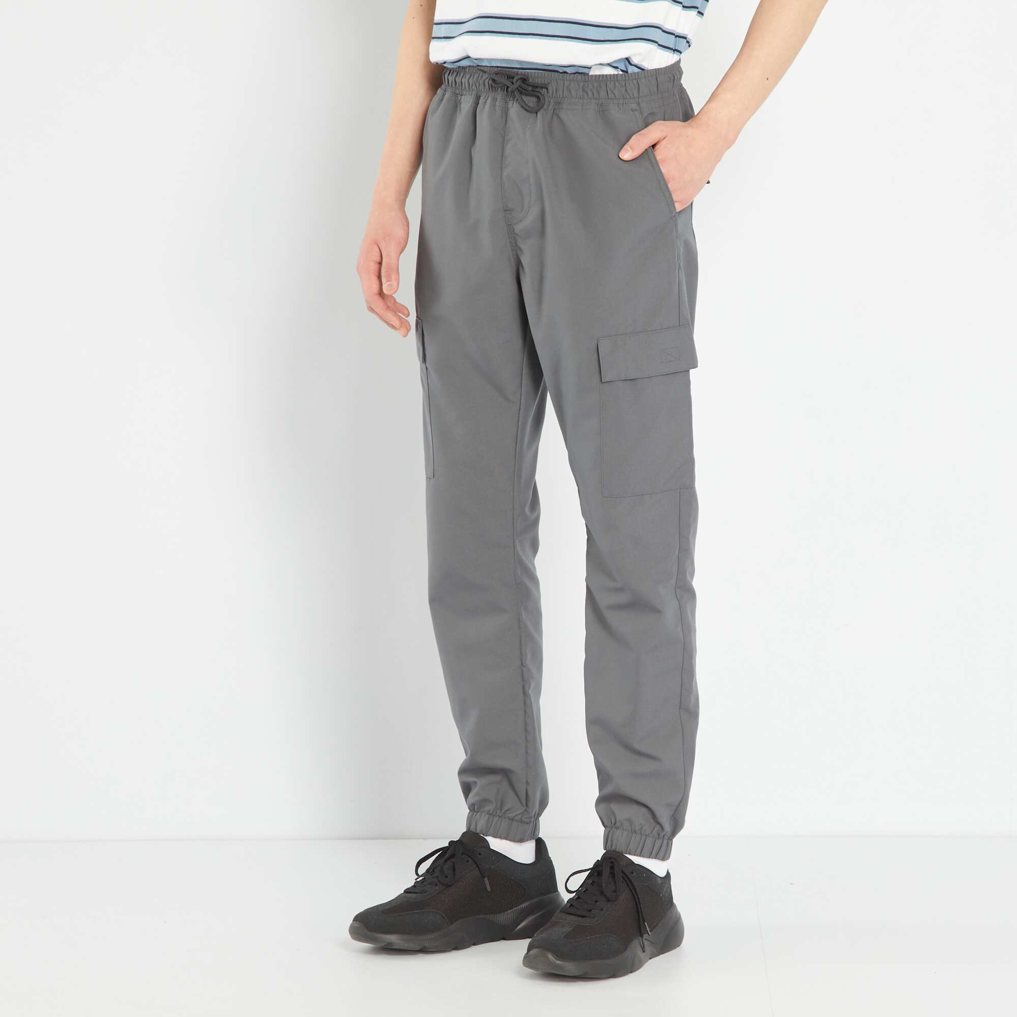 Pantalon matelassé, avec poche cargo CHICAGO - Gris foncé - - 22.99 Pantalon matelassé, avec poche cargo CHICAGO - Gris foncé - - 22.99