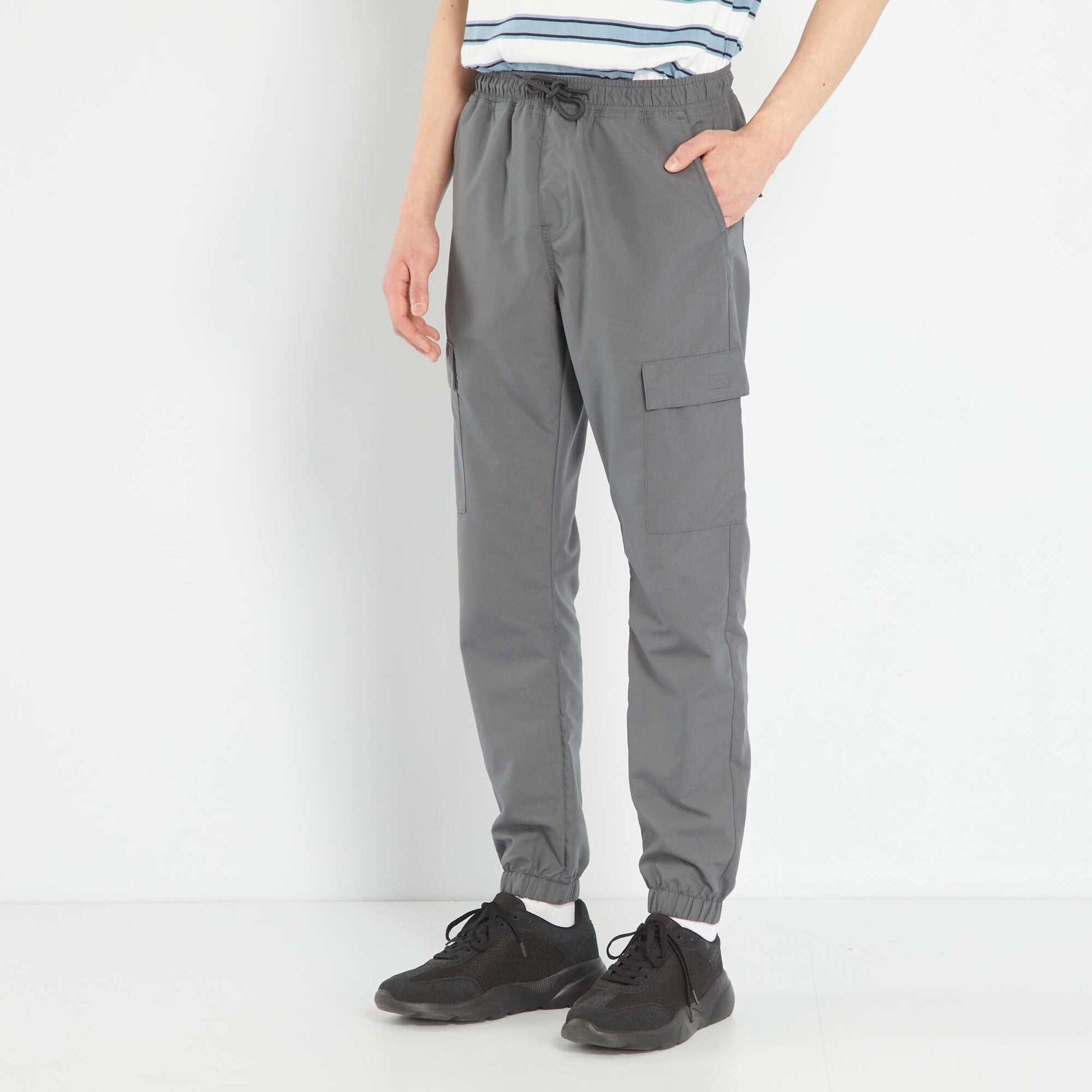Pantalon droit avec poches cargos Gris