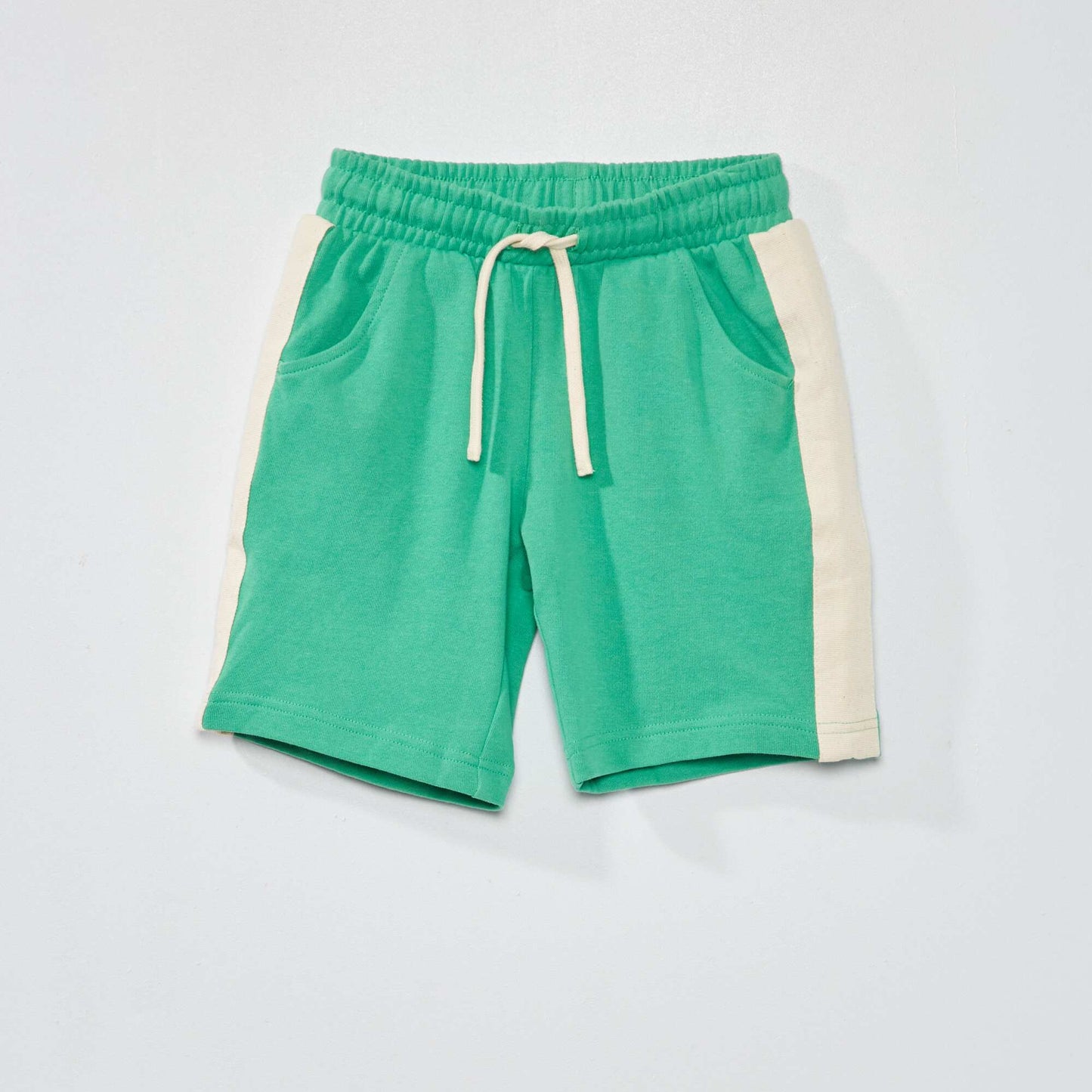 Short de sport avec bandes sur les c t s Vert