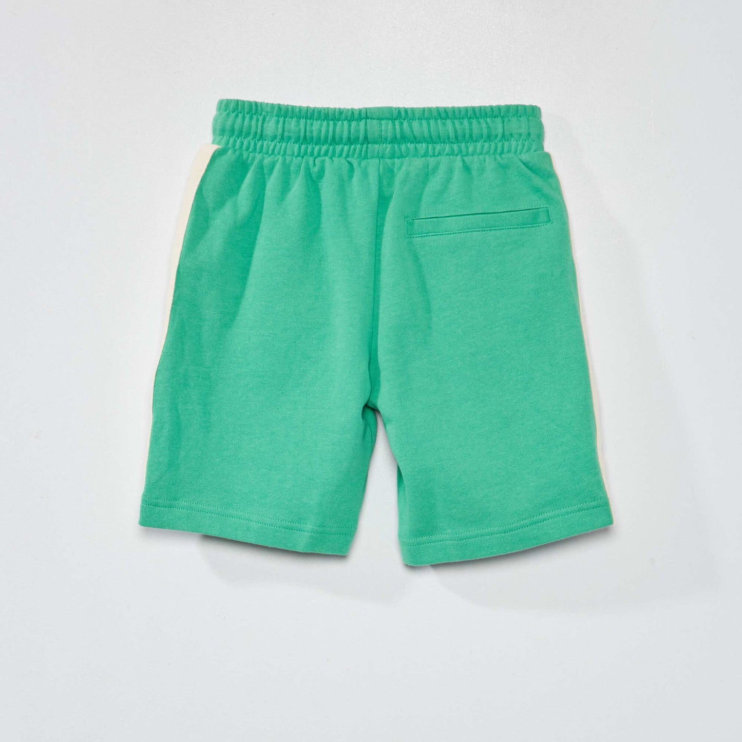 Short de sport avec bandes sur les c t s Vert