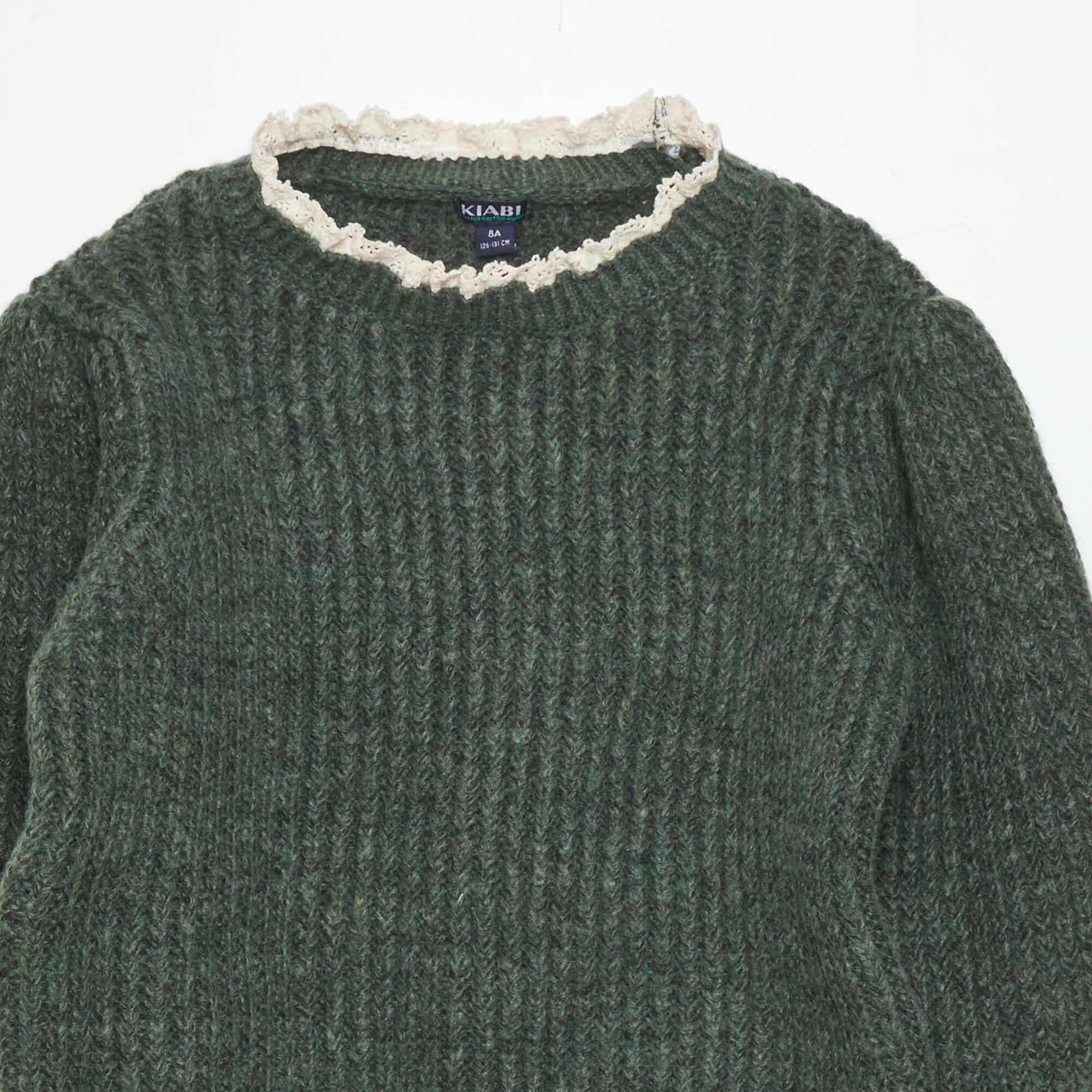 Pull en maille avec broderie anglaise vert gris