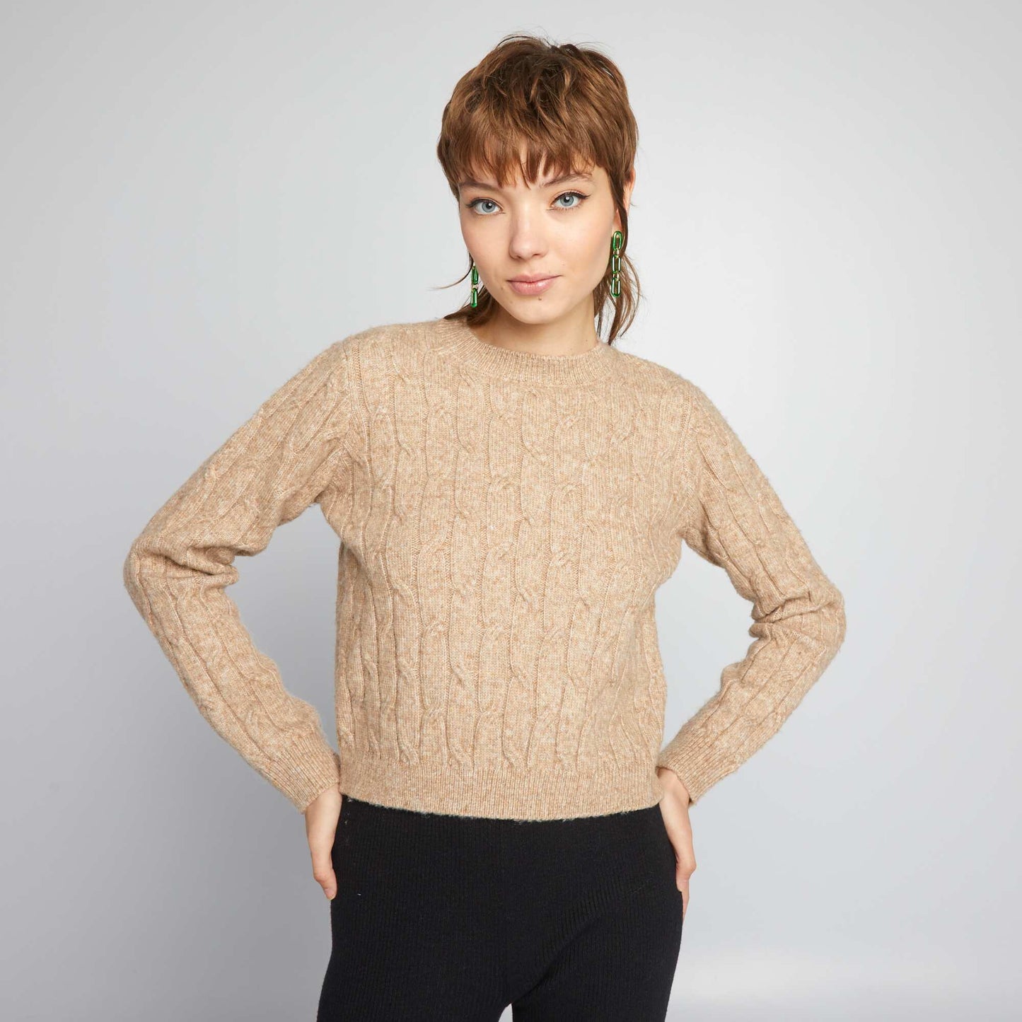 Pull crop top en maille torsad e Beige