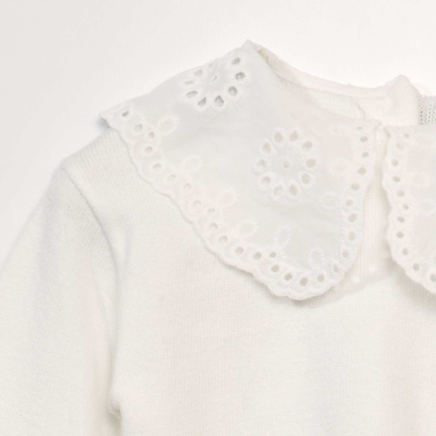 Pull maille douce et col claudine blanc