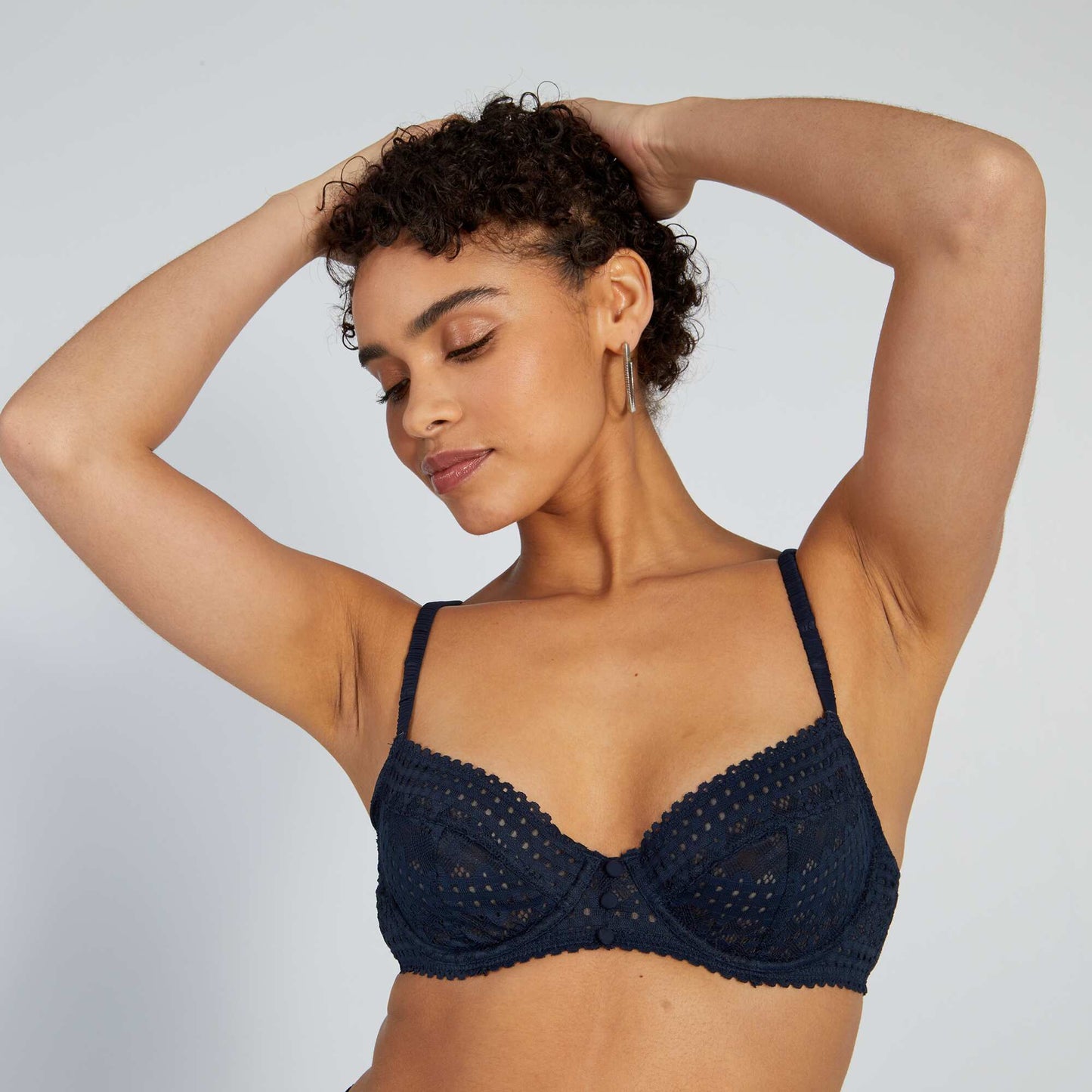 Soutien-gorge corbeille en dentelle bleu marine