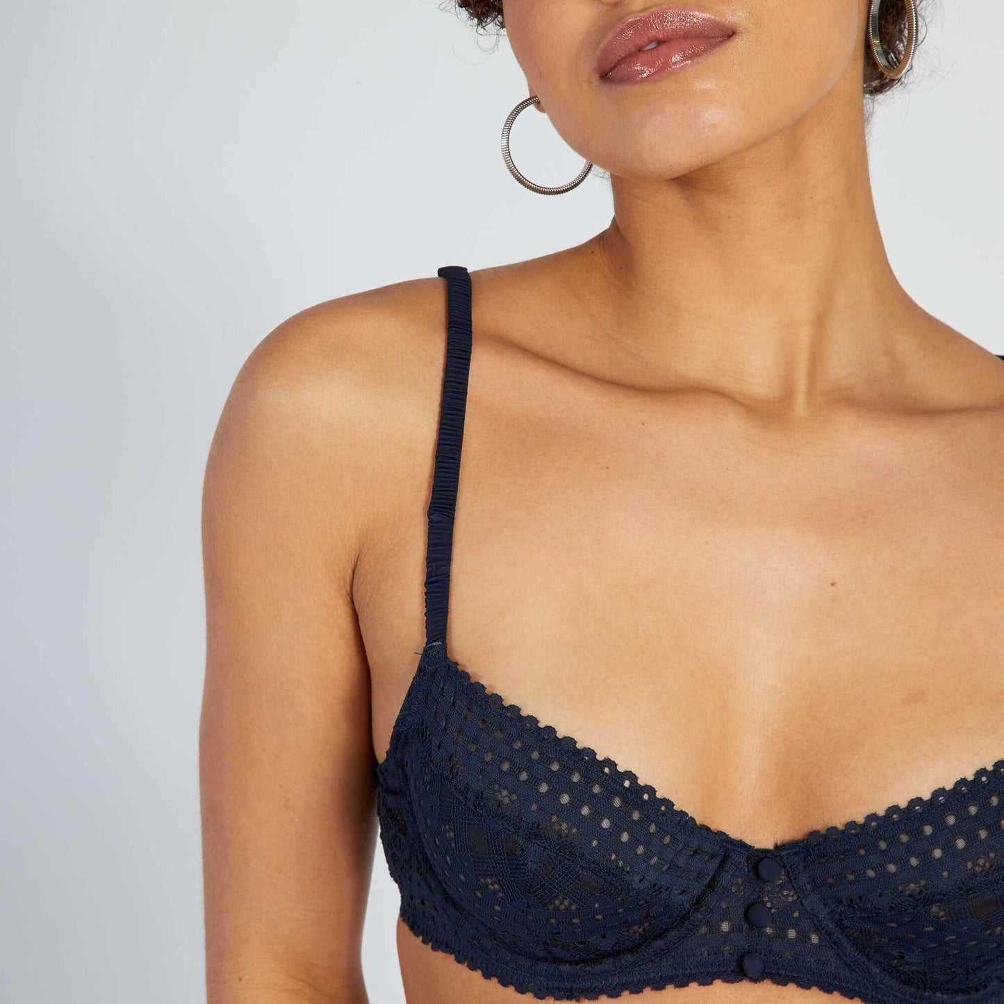 Soutien-gorge corbeille en dentelle bleu marine