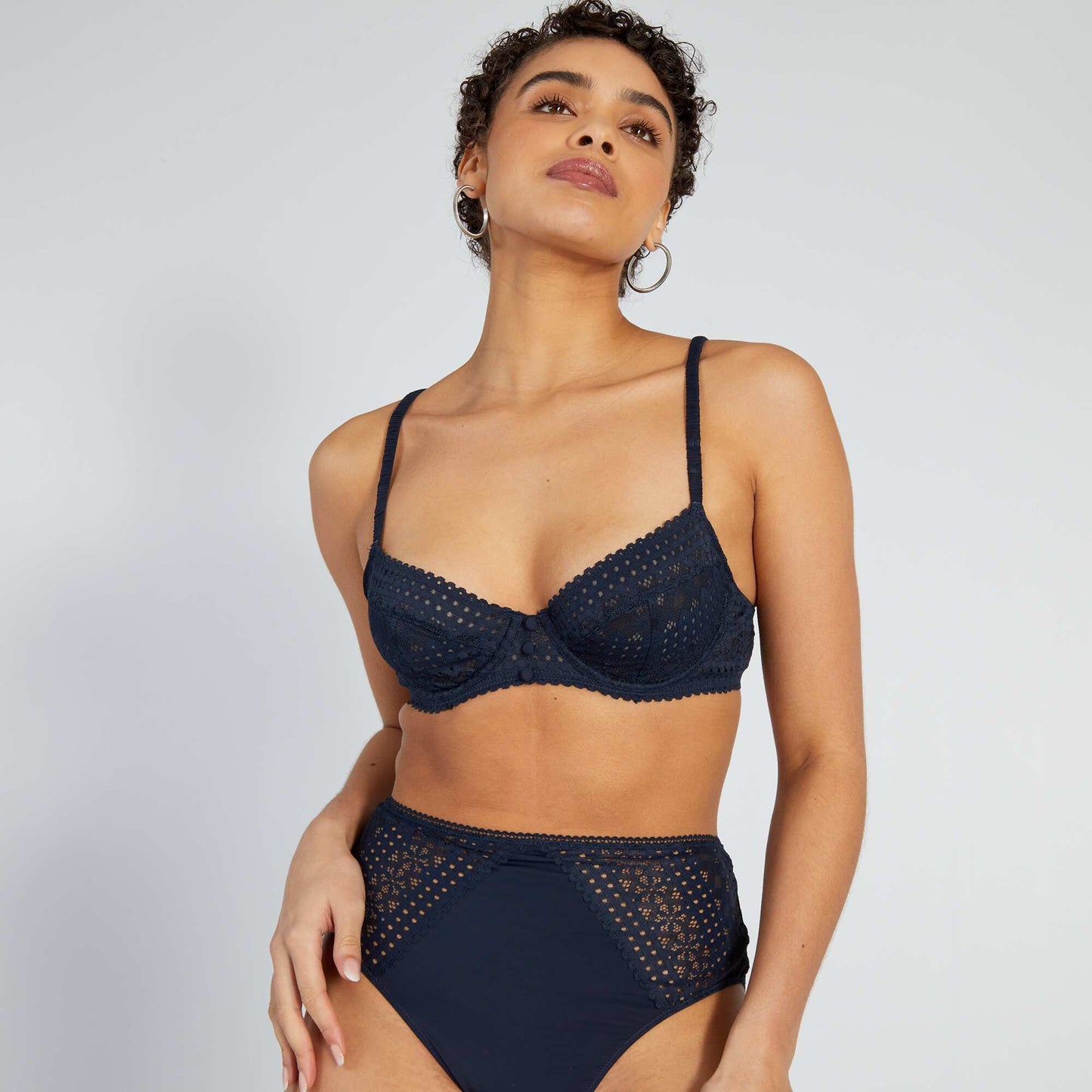 Soutien-gorge corbeille en dentelle bleu marine