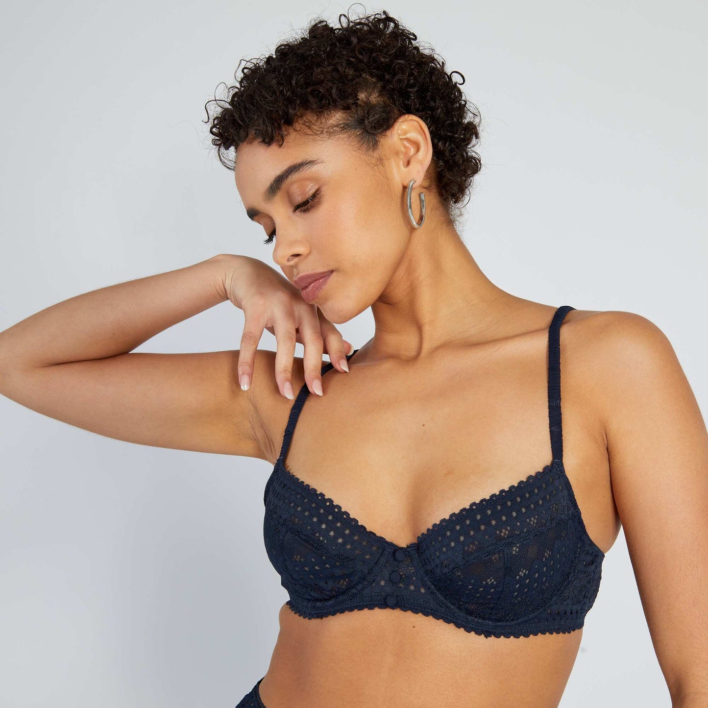 Soutien-gorge corbeille en dentelle bleu marine