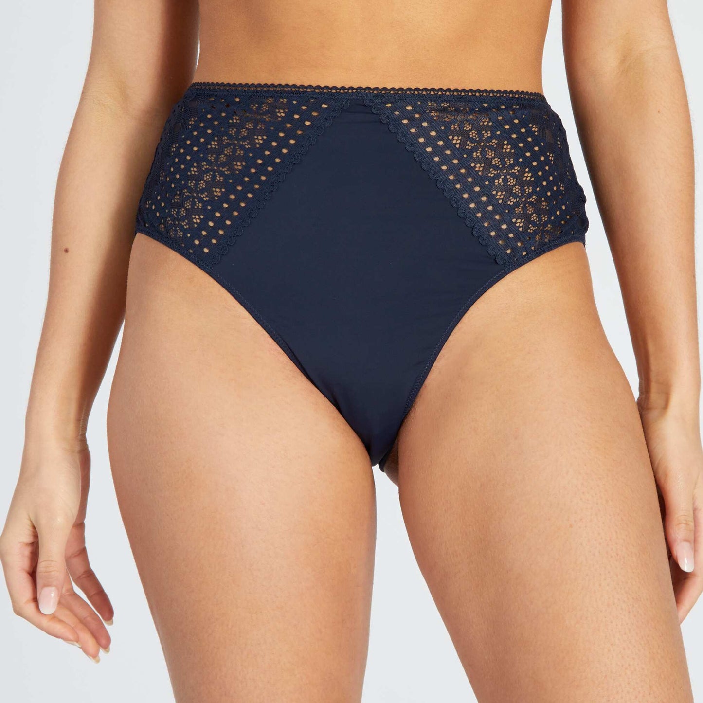 Tanga taille haute en dentelle bleu marine