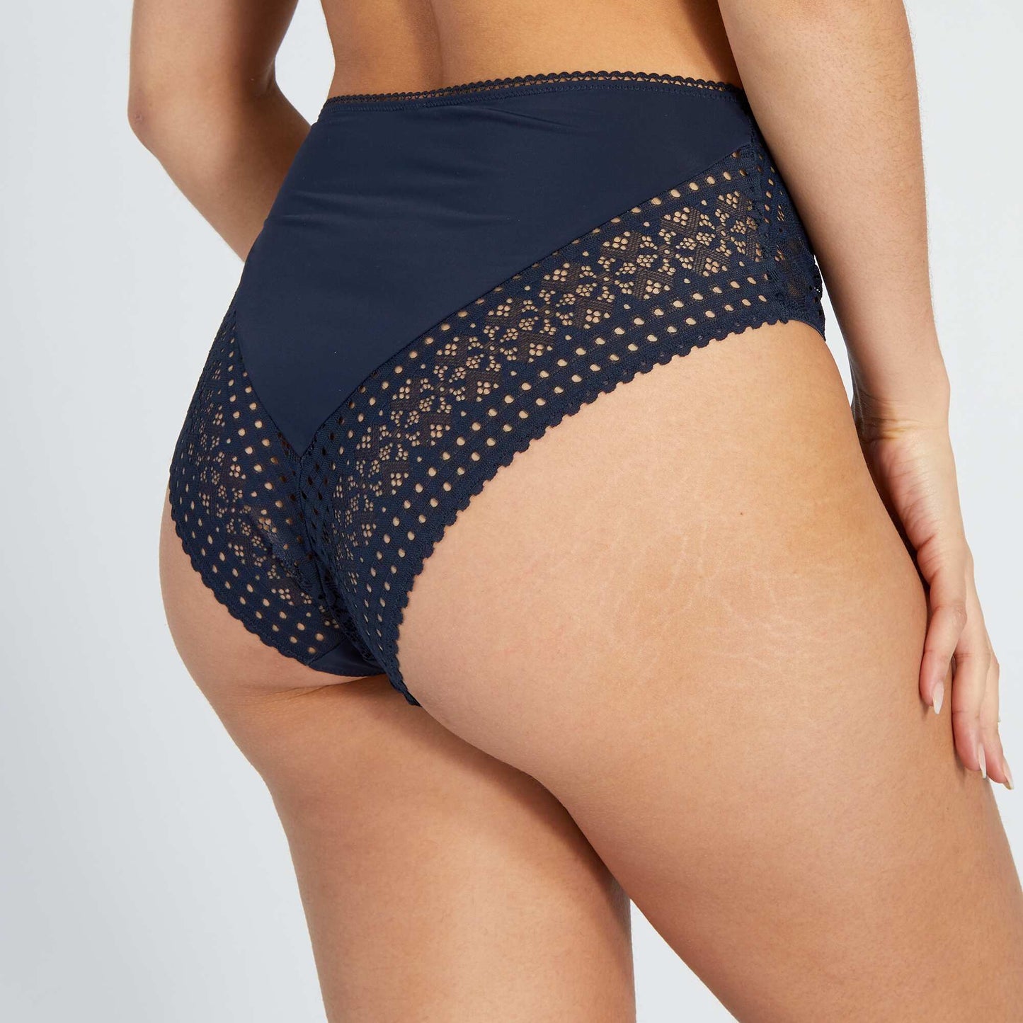 Tanga taille haute en dentelle bleu marine