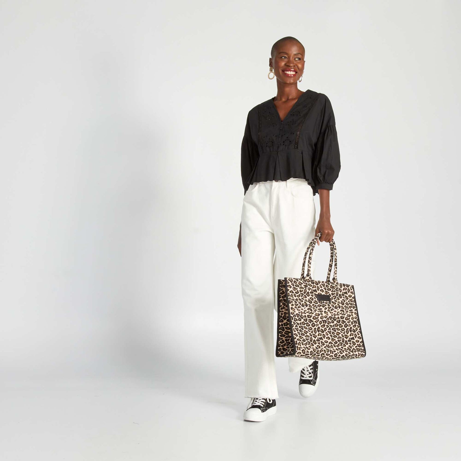 Blouse crop top avec fentes brod es noir