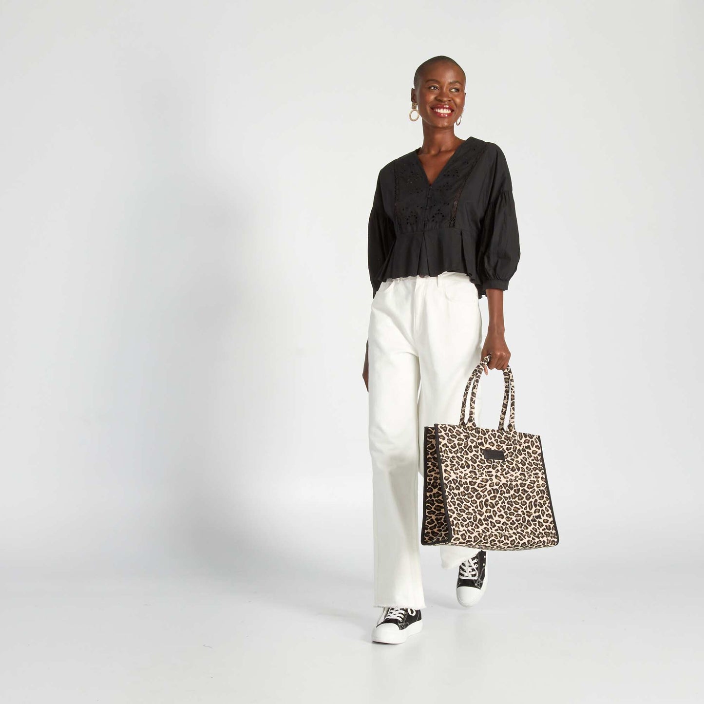 Blouse crop top avec fentes brod es noir