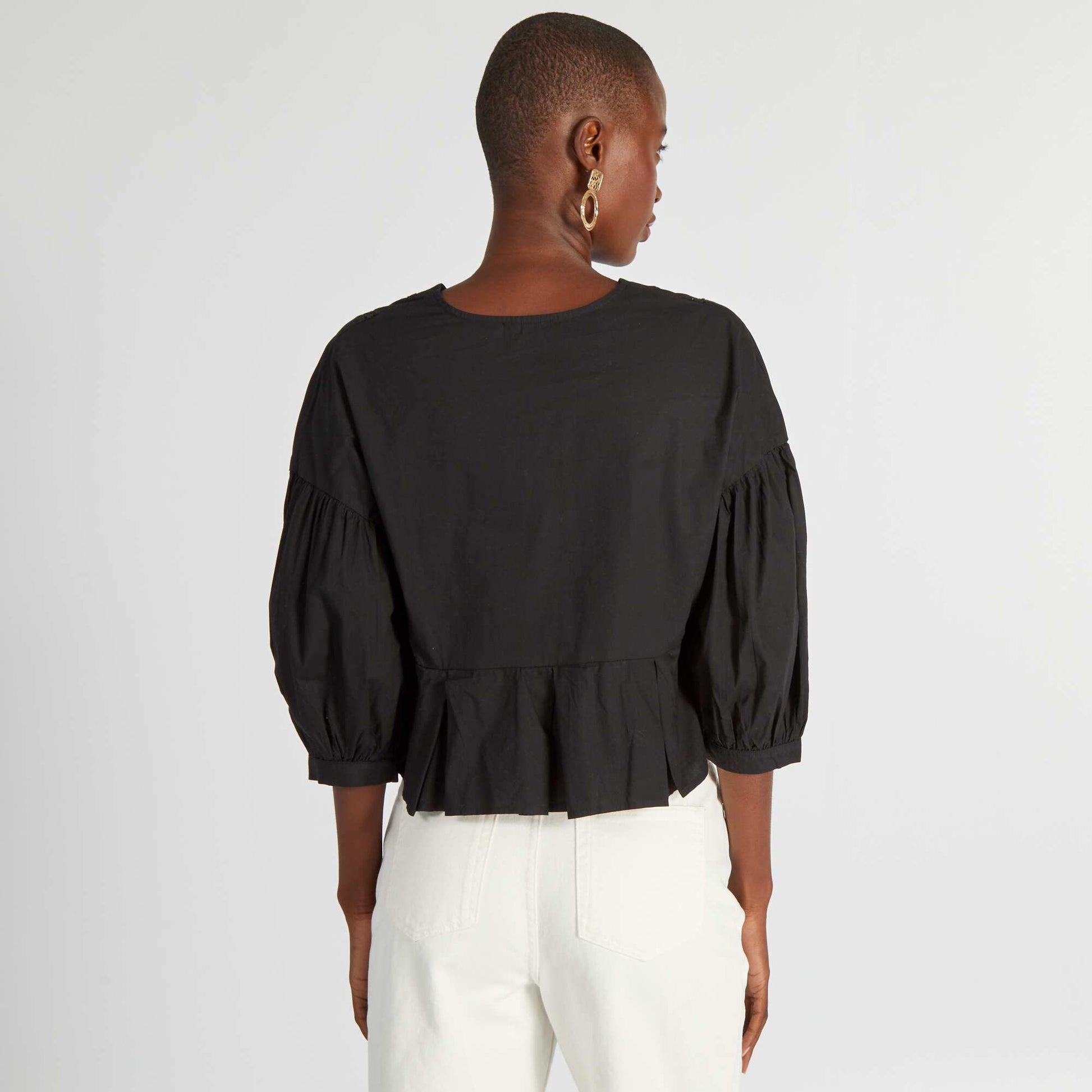Blouse crop top avec fentes brod es noir