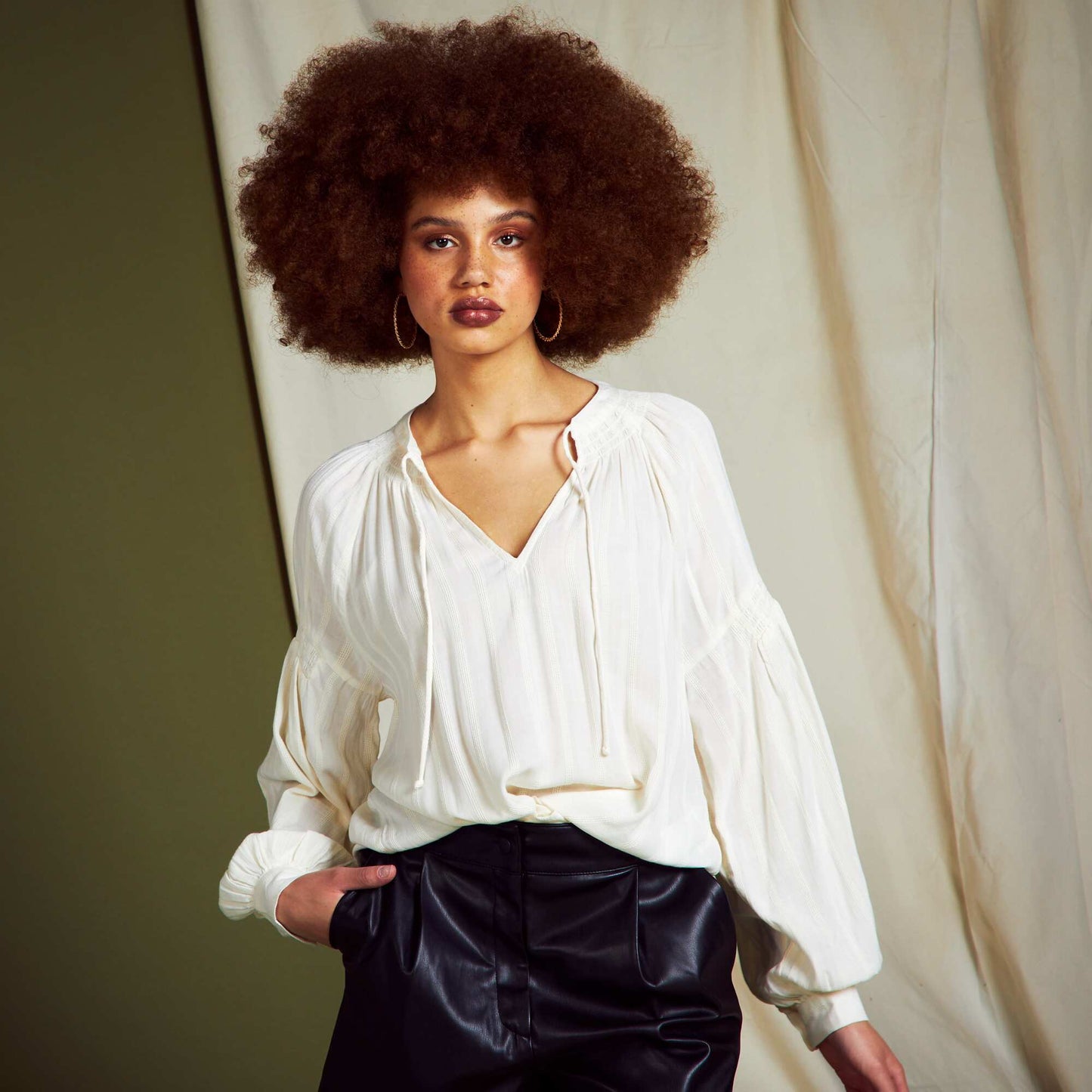 Blouse manches bouffantes et mati re textur e Beige
