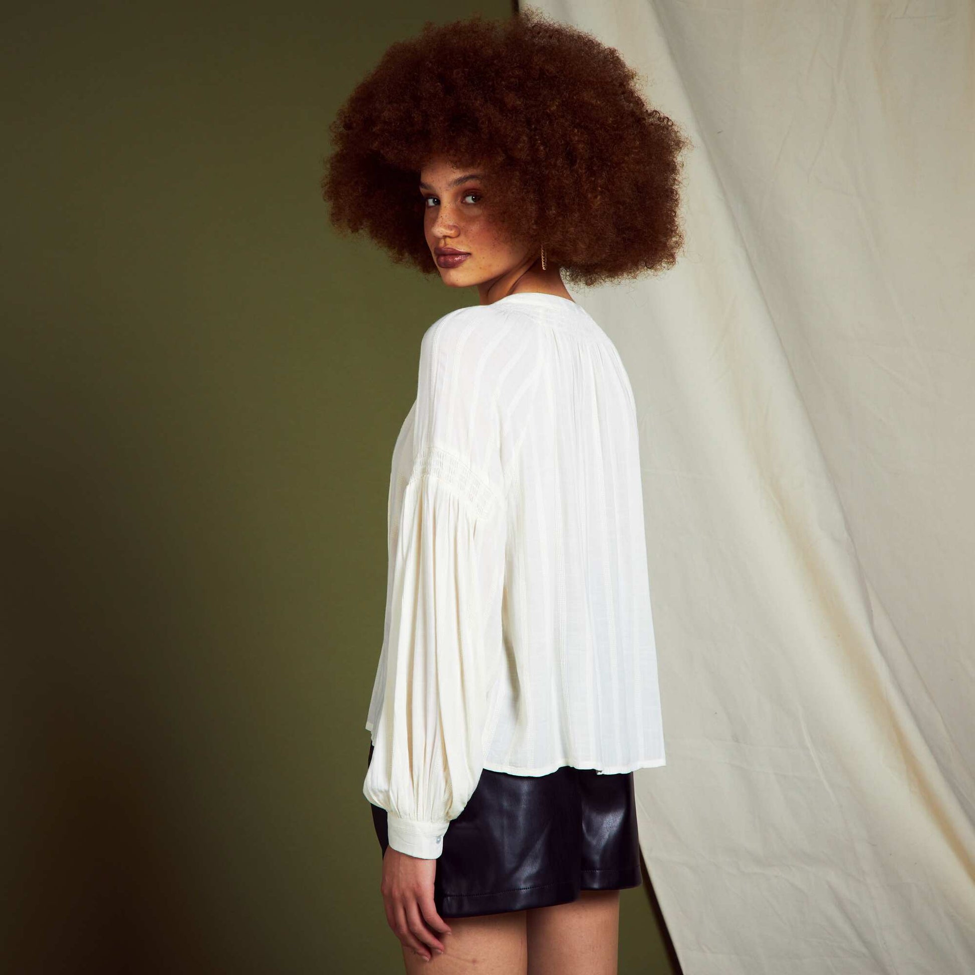 Blouse manches bouffantes et mati re textur e Beige
