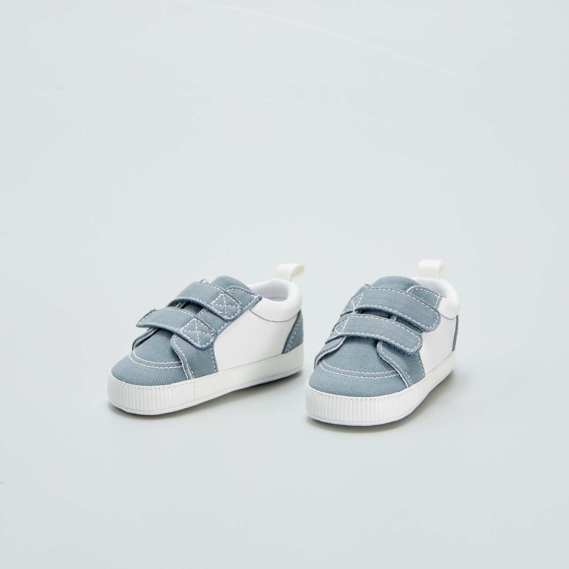 Baskets basses bicolores scratchs Bleu