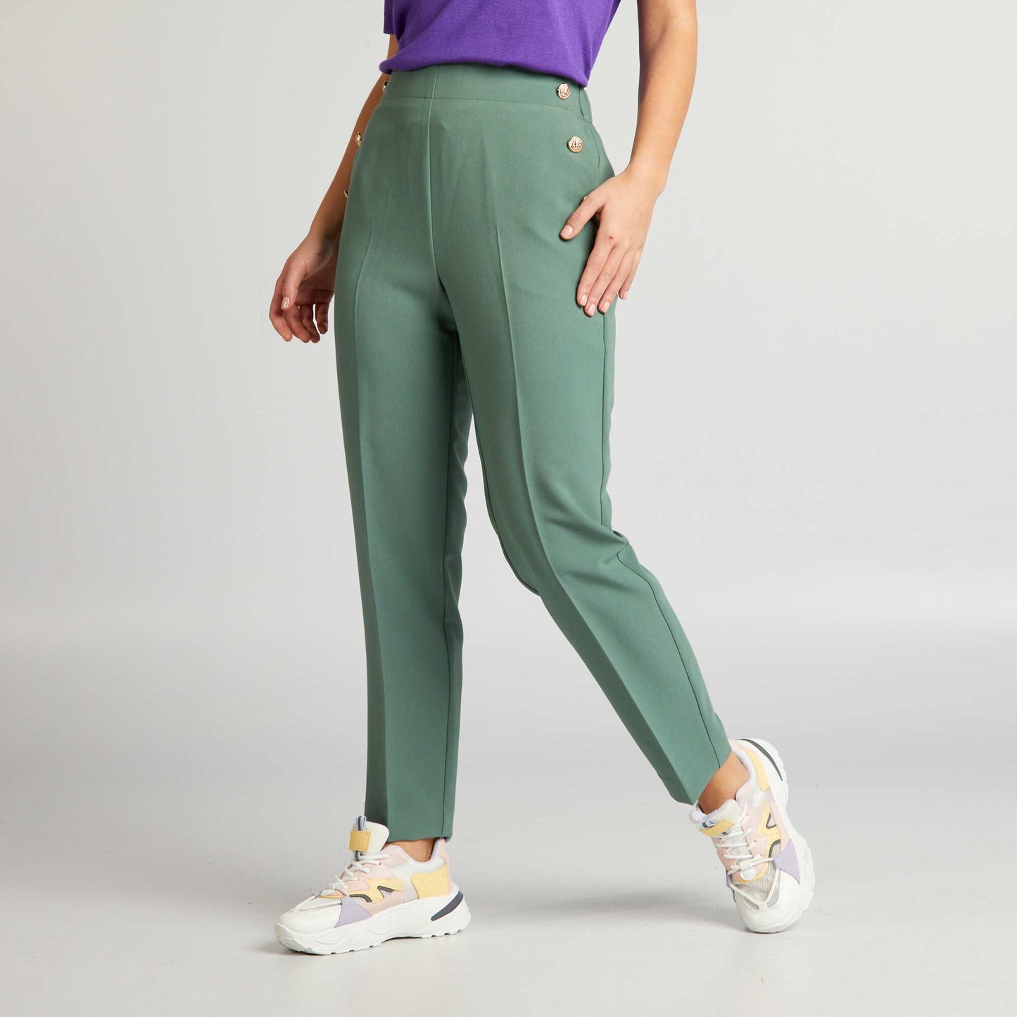 Pantalon droit avec boutons fantaisies dor s Vert