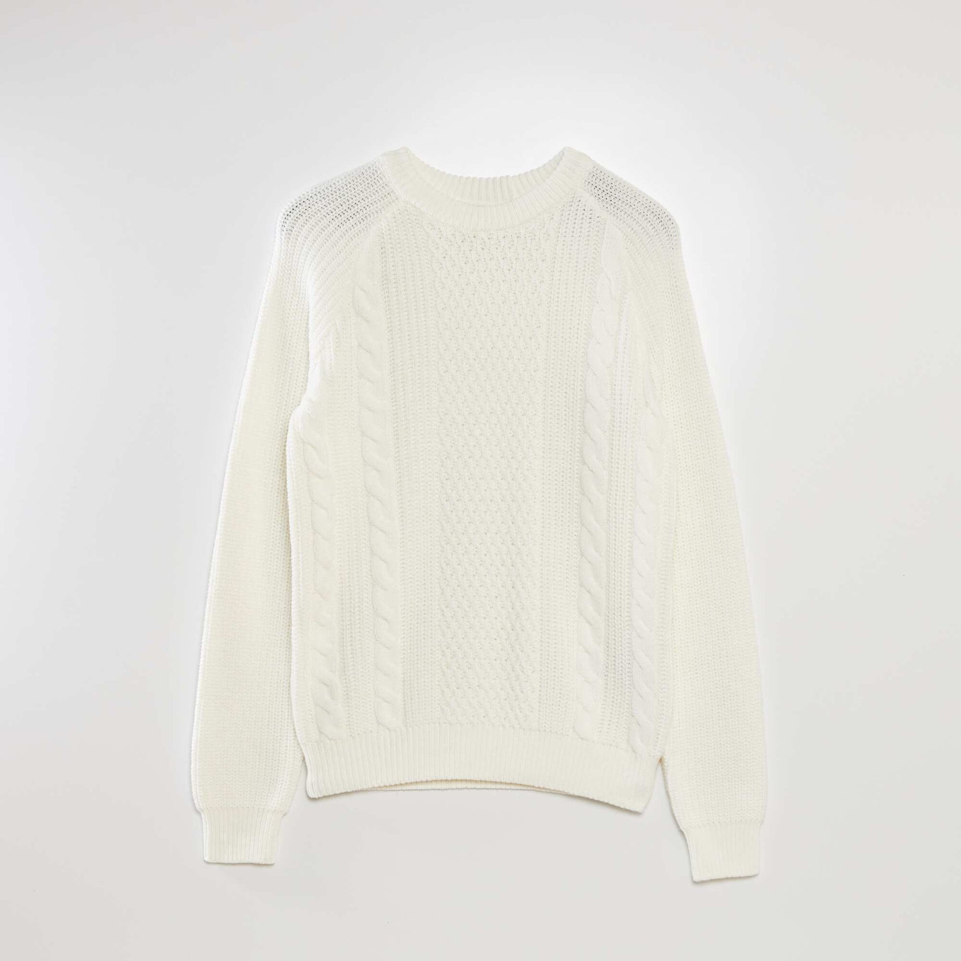Pull en maille torsad e col rond blanc