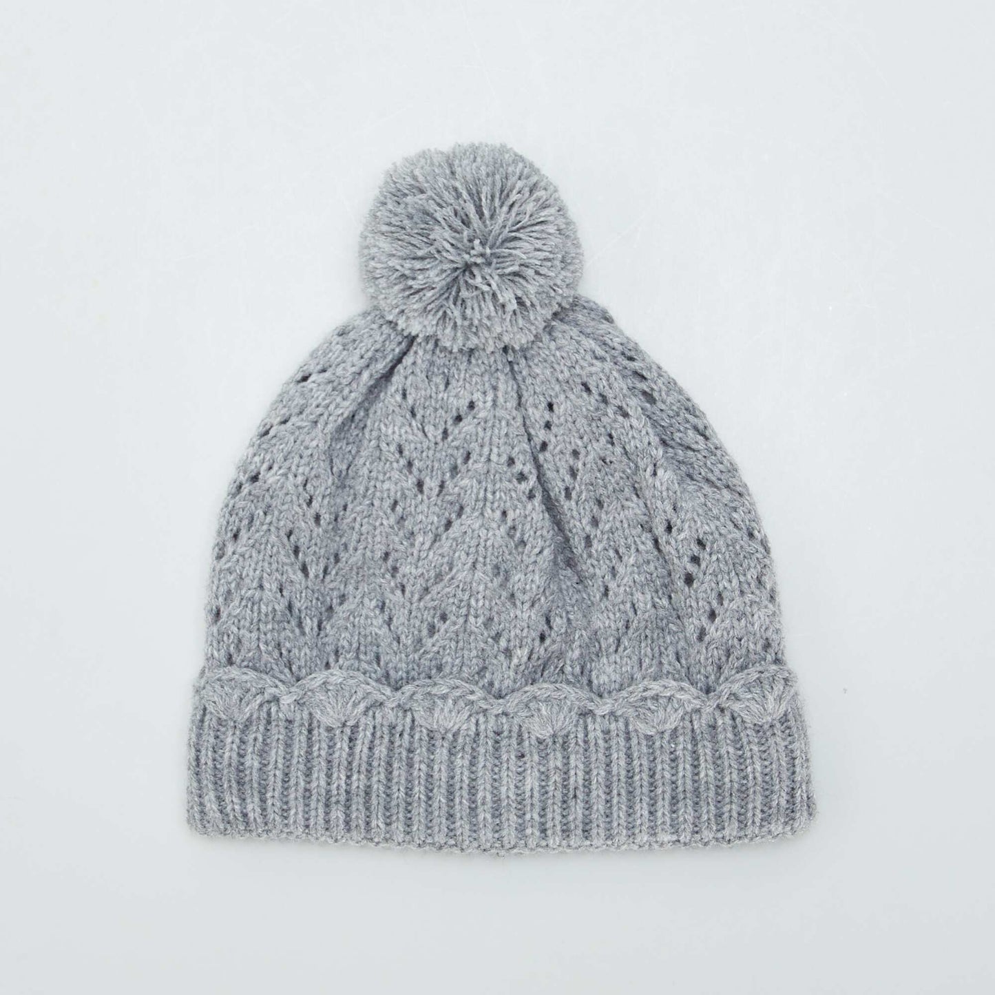 Bonnet en maille avec pompon Gris